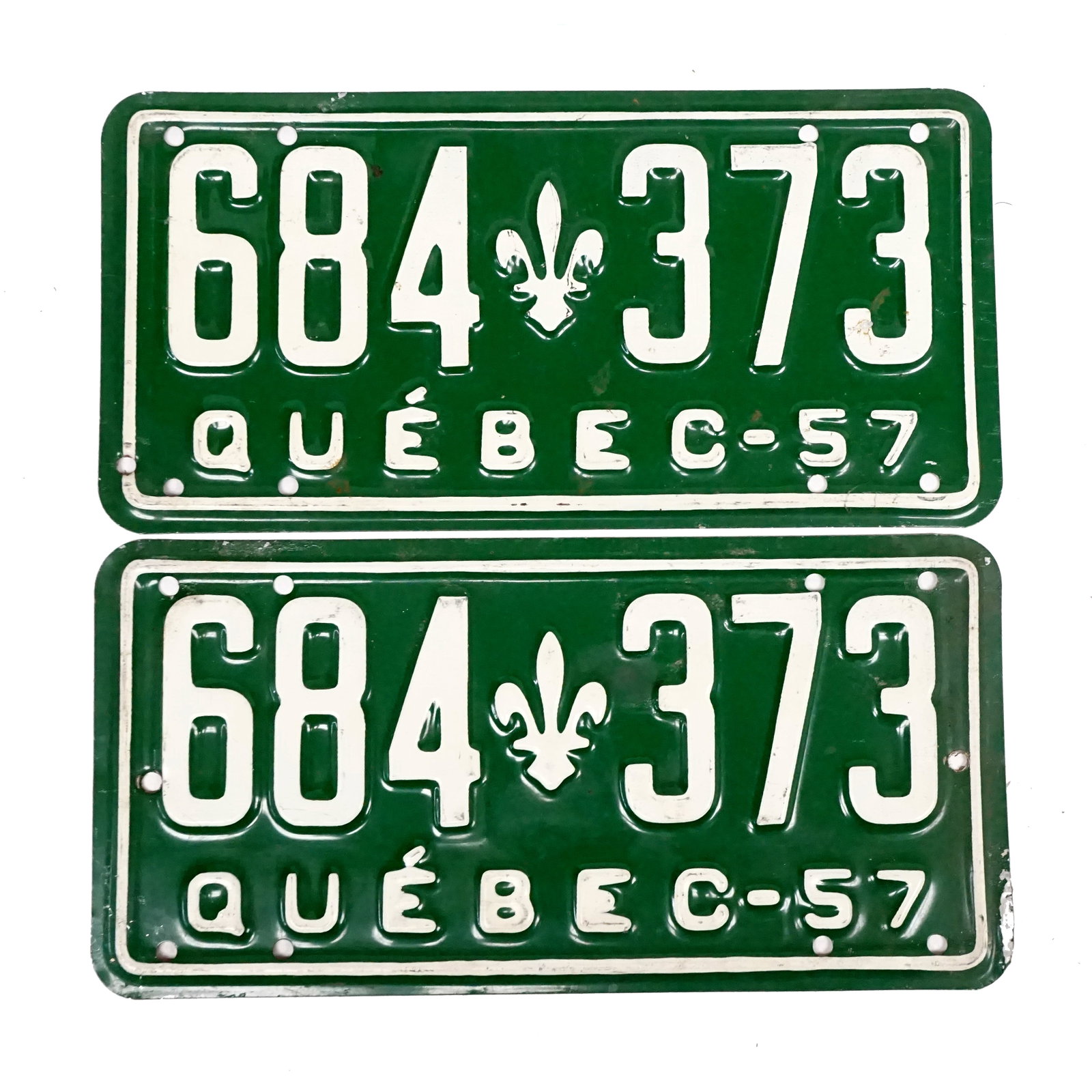 1957 license plate pair #684-373: 1957 paire de plaques d'auto #684-373 du Québec en aluminium Rapport de condition: bonne état ------------- 1957 license plate pair #684-373 From Quebec in Aluminium Condition Report: good
