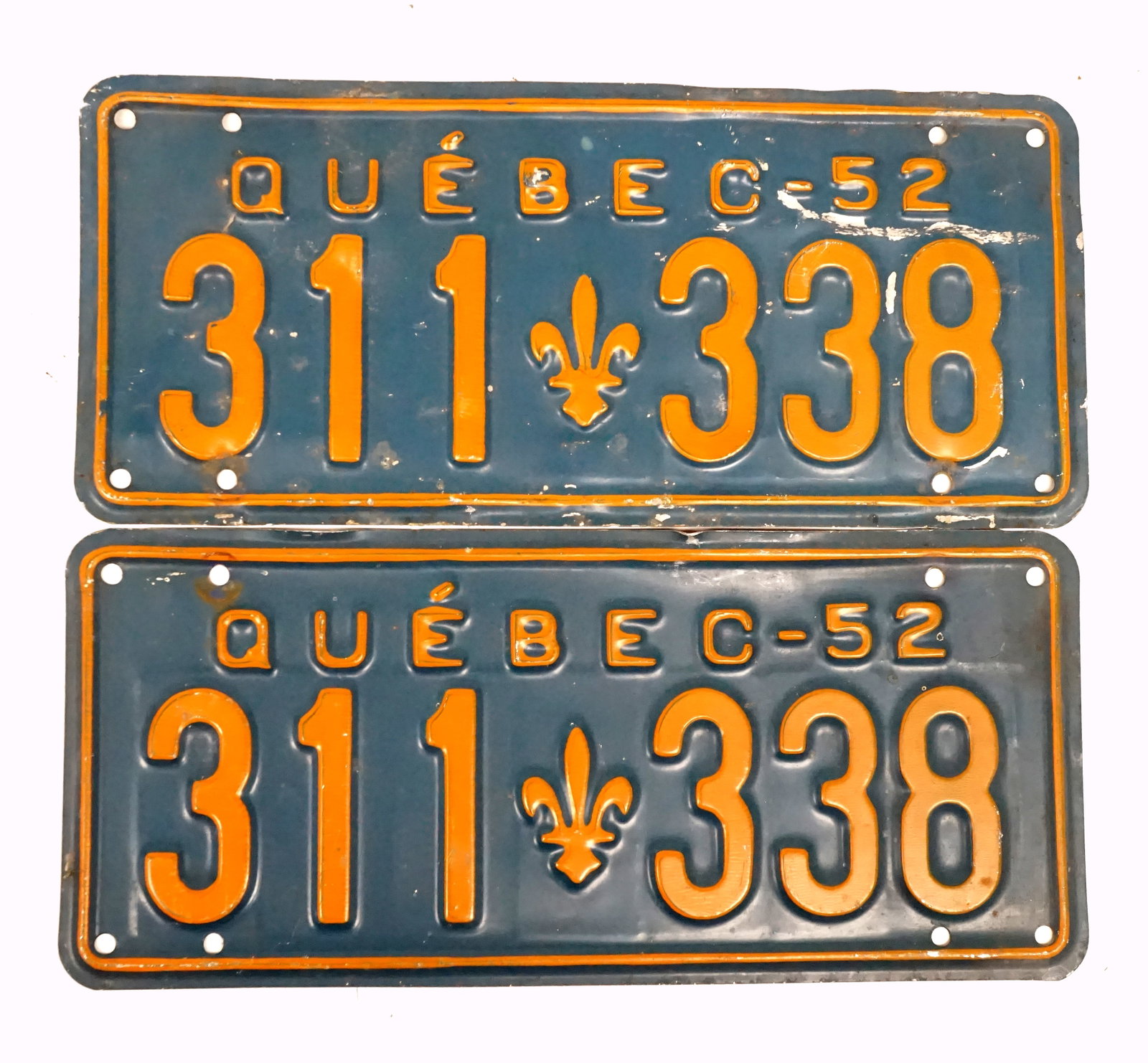 1952 license plate pair #311-338: 1952 paire de plaques d'auto #311-338 du Québec en aluminium Rapport de condition: bonne condition ------------- 1952 license plate pair #311-338 From Quebec in Aluminium Condition Report: