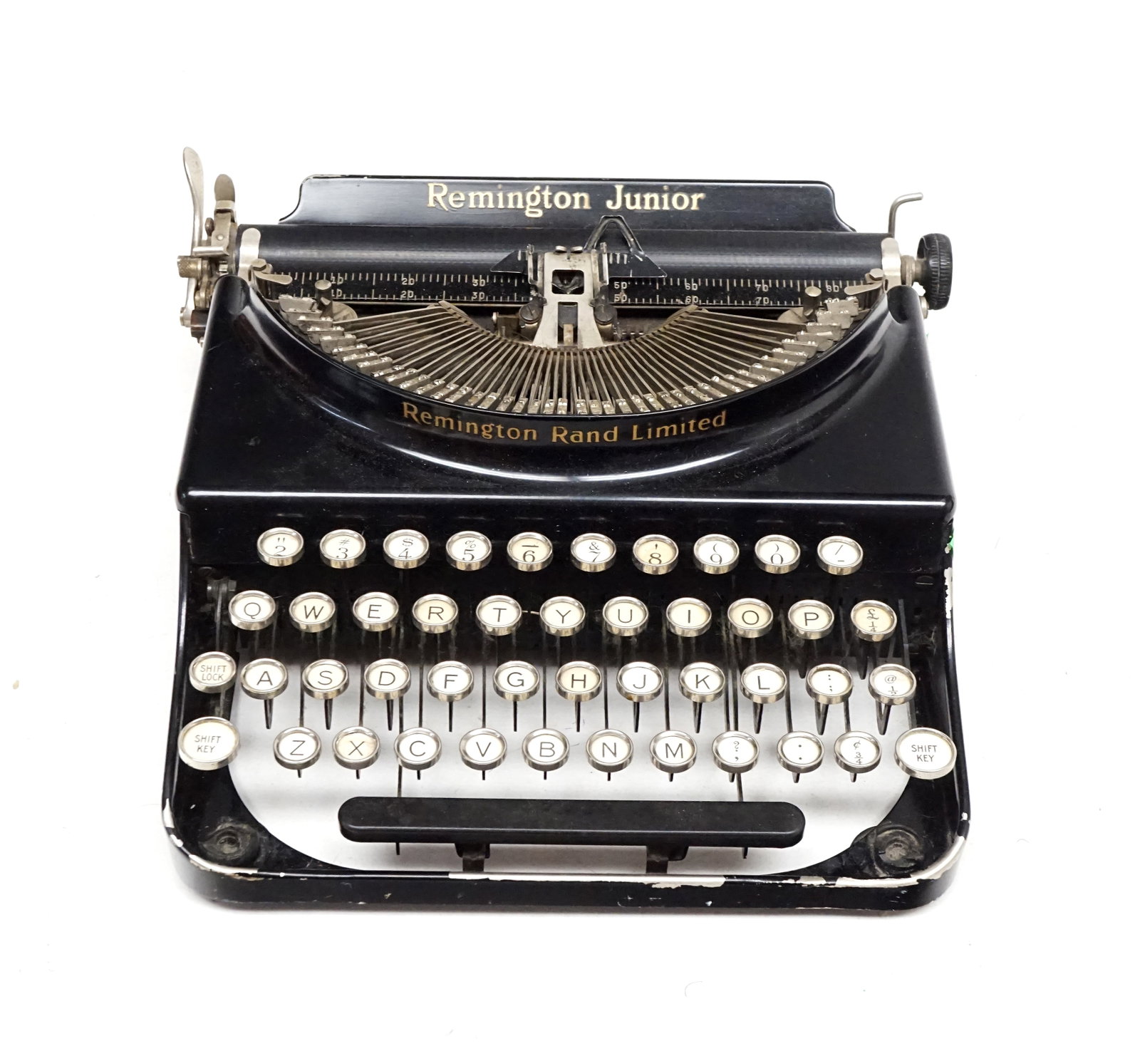 Vintage Remington Junior Portable Typewriter: Vintage Remington Junior Portable Typewriter Dimension: 10" x12" x 4" 25 x 30.5 x 10 cm Rapport de condition: Bonne condition ------------- Vintage Remington Junior Portable Typewriter Dimension: 10"