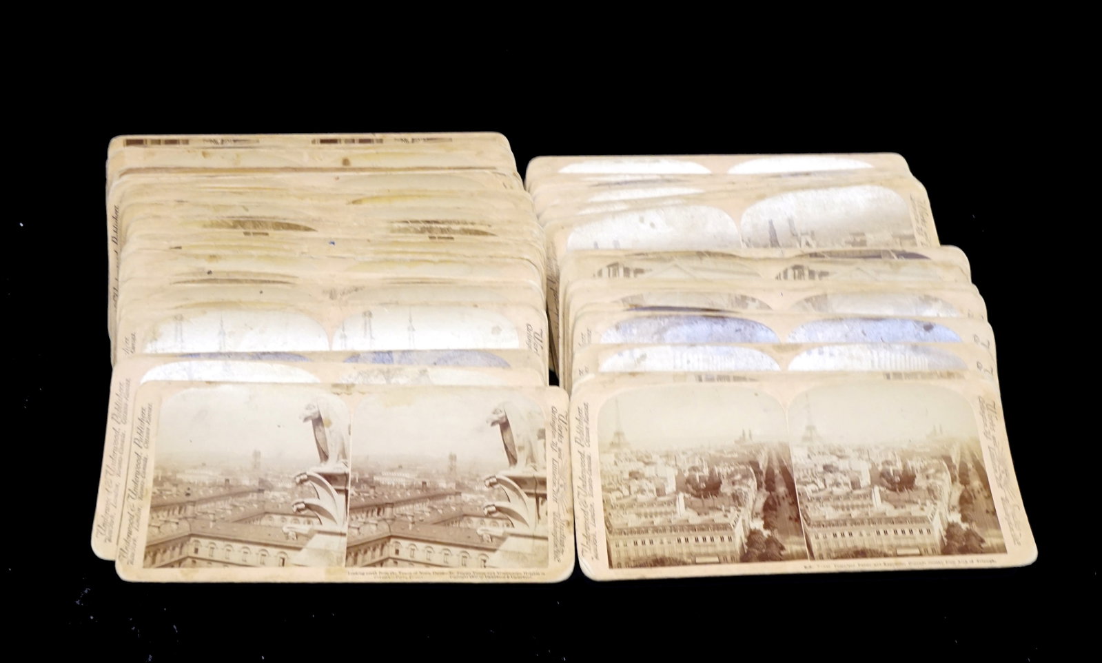 55 stereoscopic photographic cards - circa 1900: 55 cartes photographiques stéréoscopiques (circa 1900) Quelle technologie incroyable pour 1897 ! Photos historiques pour collectionner ! Editeurs Wonderwood Dimension: 7" x 31/2" 23 x 27cm