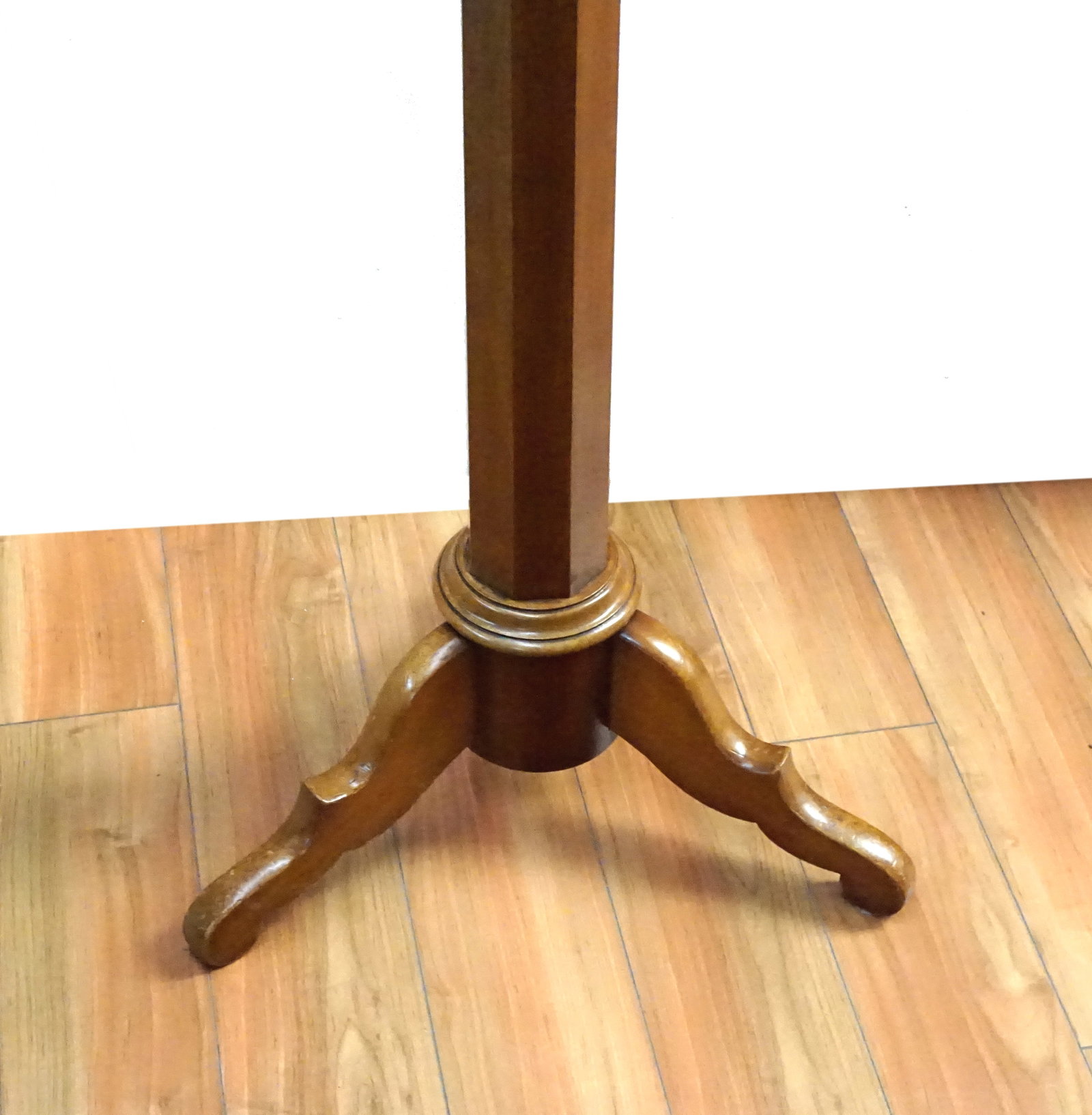Shaving mirror on stand - 3