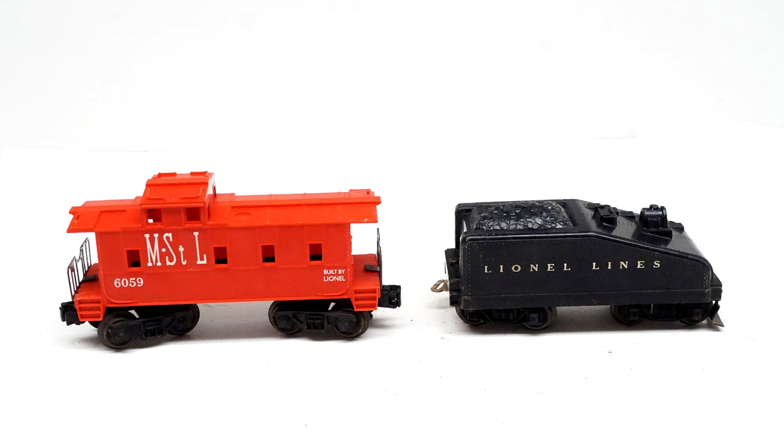 Lionel - Lot of Trains and track - 11