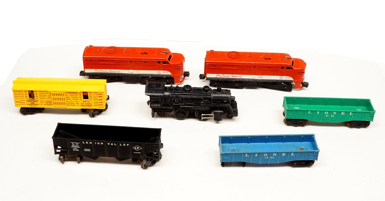 Lionel - Lot of Trains and track (1 of 12)