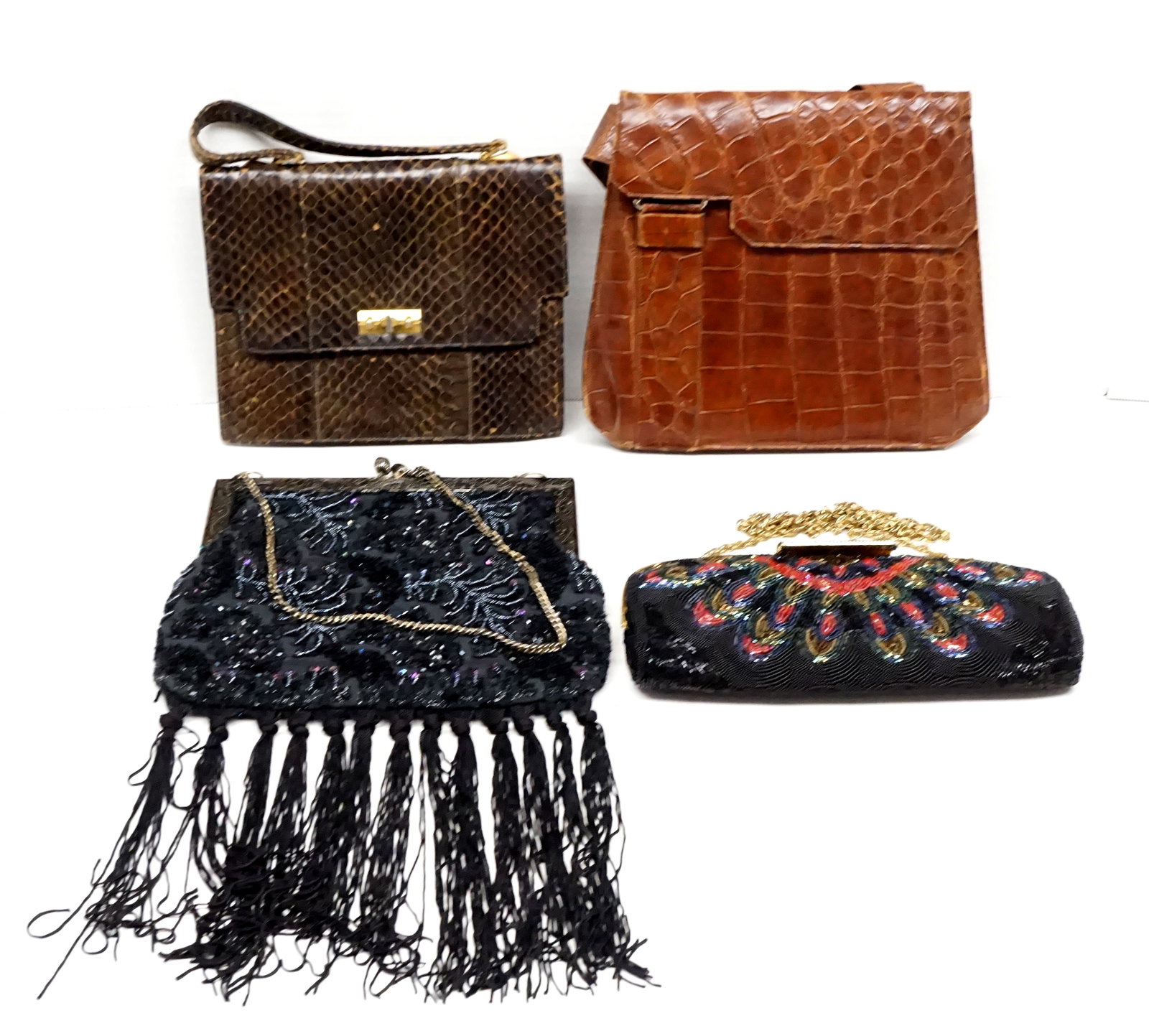 4 high-end vintage saddlebags: 4 sacoches vintage haute gamme En peau de serpent, cuir, perles de couleur, birks, Christiana Dimension: Environ 10" x 9", la plus petite 10" x 5" Environ 25 x 23 cm, la plus petite 25 x 12.7 cm