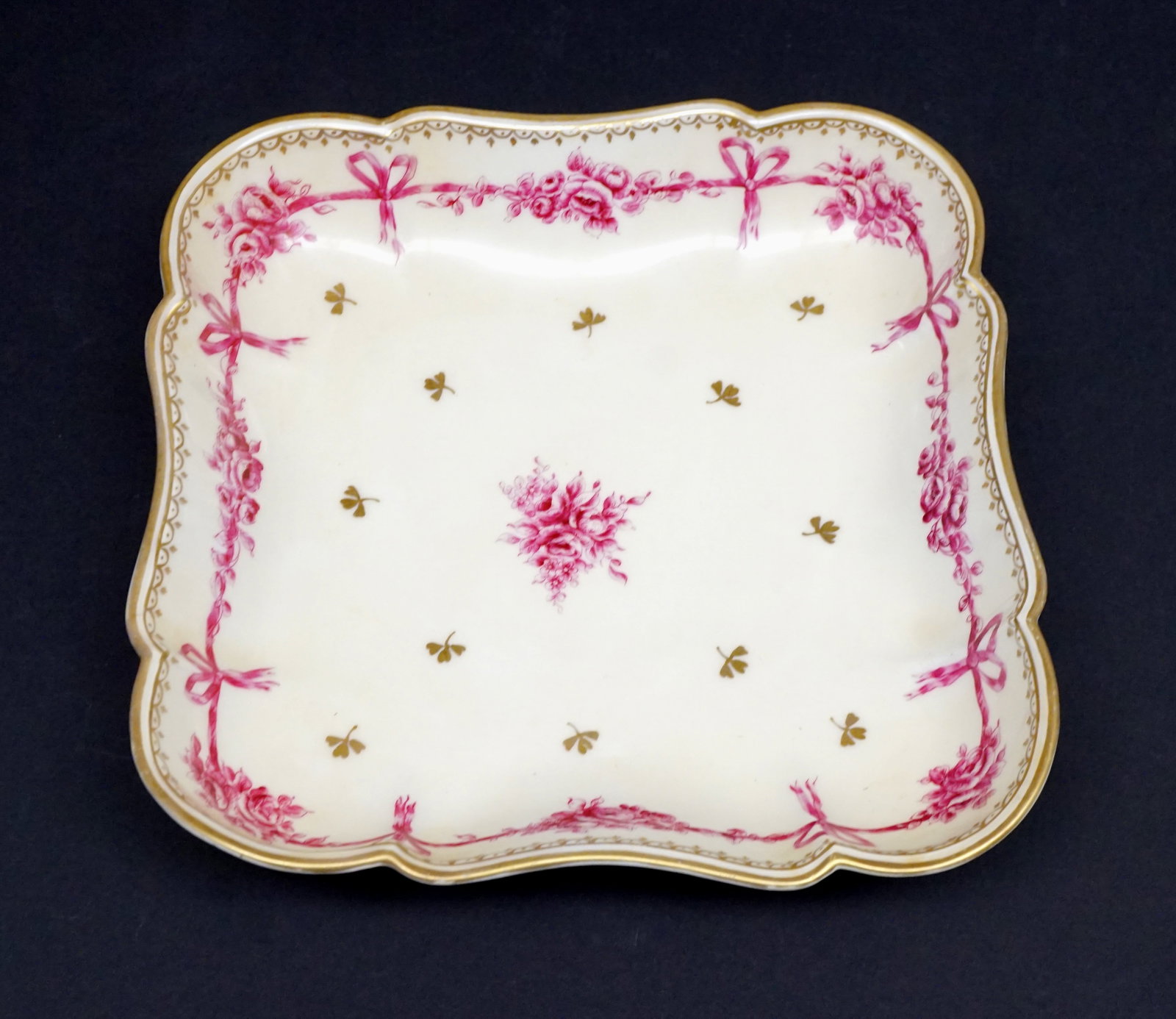 Rovina Epital serving plate: Plateau Rovina epital plateau de service 1920-30 Dimension: 10 x 10 pouces 25 x 25 cm Rapport de condition: bonne condition ------------- Rovina Epital serving plate from the 1920-30 Dimension: 10 x