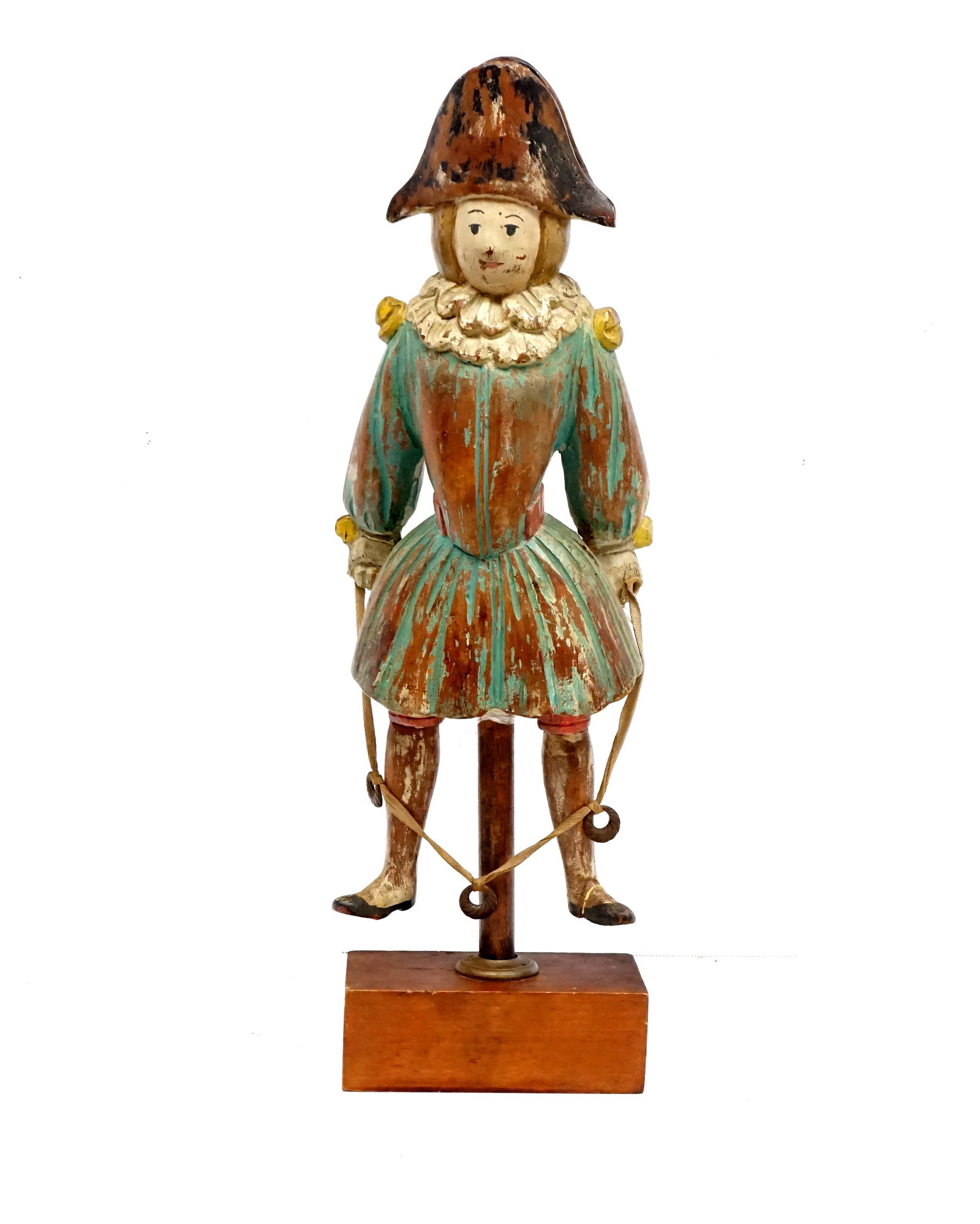 Carved wood Statuette: Statuette en bois sculptée représente un homme mediéval sautant a la corde sur un socle en acajou 21 pouces de haut Rapport de condition: bonne condition ------------- Carved wood