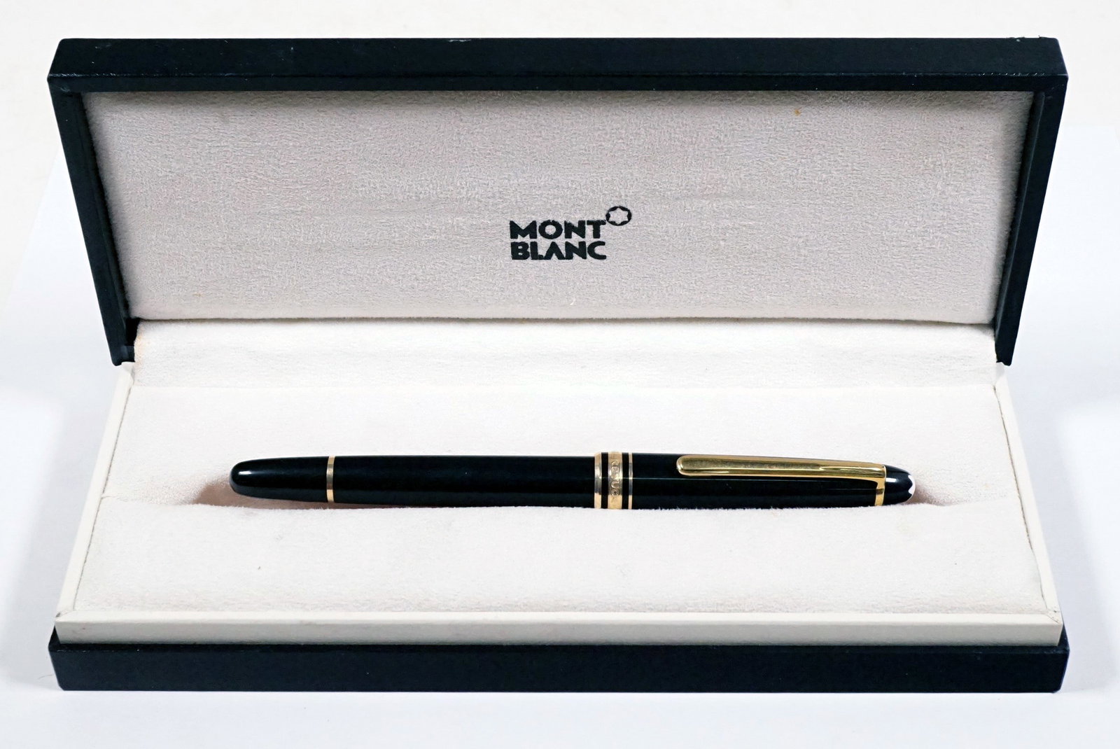Mont-Blanc - Mont-Blanc Ball pen point: Mont-Blanc Stylo a bille Mont-Blanc Plaqué or. Mesure:5.5 pouces Rapport de condition: Bonne condition ------------- Mont-Blanc Mont-Blanc Ball pen point Gold plated Measure 5.5 inches with orig