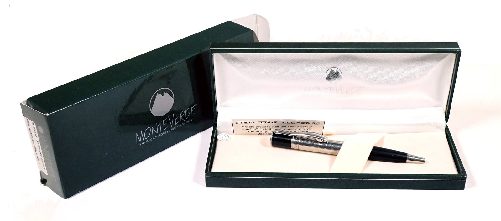 Monteverde Silver Ballpoint Pen: Crayon a bille Monteverde en Argent modele Jewelria mini en argent sterling et plastique mesurant: 4.5 pouces Rapport de condition: bonne condition ------------- Monteverde Silver Ballpoint Pen