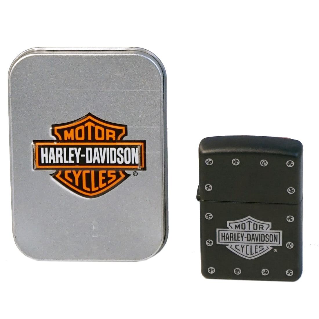 Zippo - Lighter: Zippo Briquet Modele Stud Logo dans sa boite d'origine Rapport de condition: Neuf ------------- Zippo Lighter Stud Logo model in its original box Condition Report: New