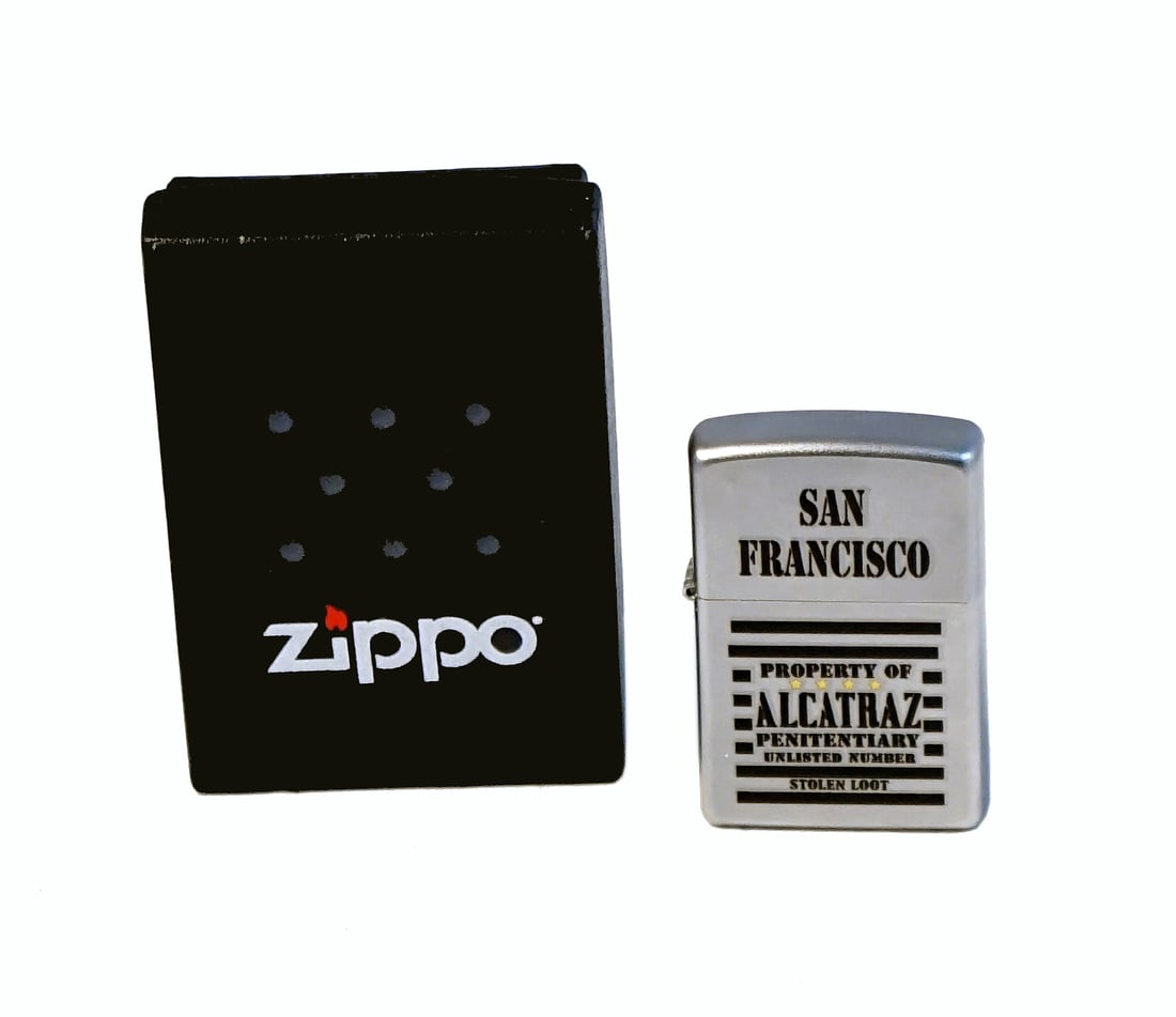 Zippo - Lighter: Zippo Briquet Modele white Wolf boite et papiers Rapport de condition: usagé, meche manquante ------------- Zippo Lighter White Wolf model, box and papers Condition Report: used, missing wick