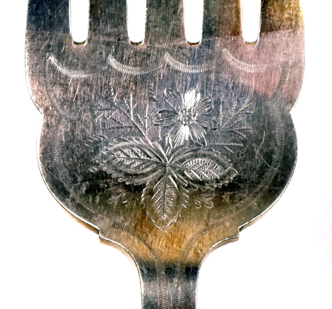 Pair of 19th century English fish services - 8