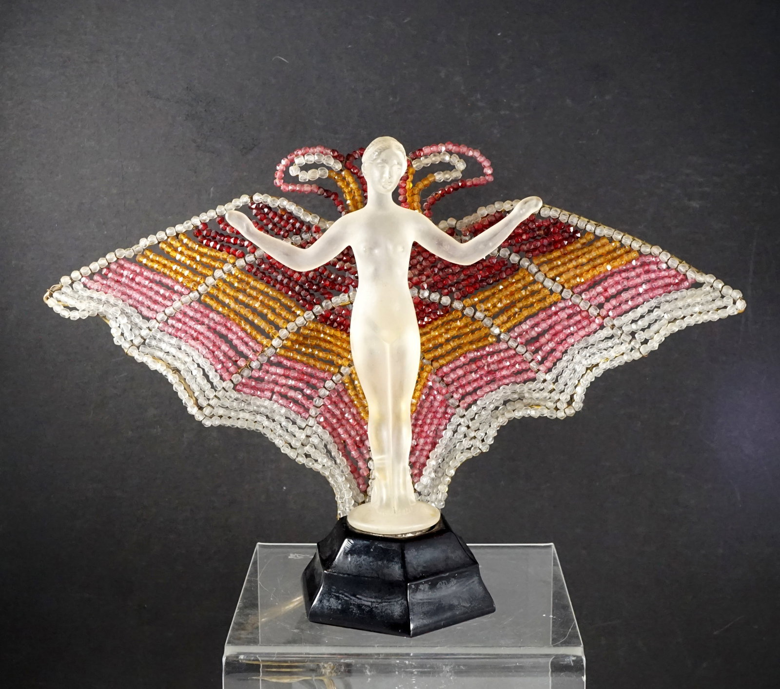 antique 1920's lamp: Lampe circa 1920 vintage statue en verre poli et ailes en bille de verres circa 1920 9 x 12 haut Rapport de condition: bonne condition ------------- antique 1920's lamp Polished glass statue with
