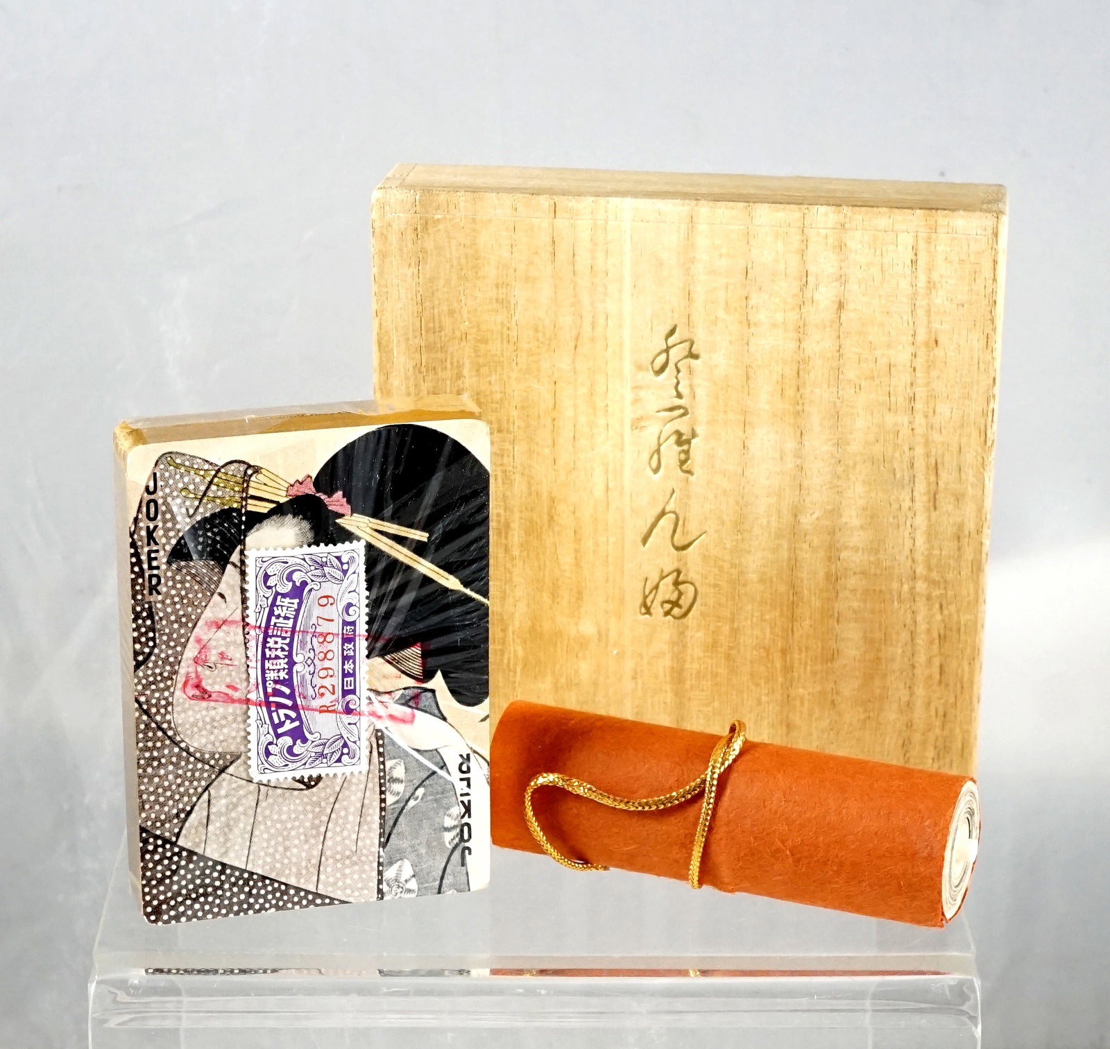 Ukiyoe Playing cards: Ukiyoe Cartes à jouer Ukiyoe Cartes à jouer shunga paulownia bois boxz Utamara Kitagawa. Neuf dans la boite encore scellé Dimension: 4.5 x 4.5 pouces 11.5 x 11.5 cm Rapport de