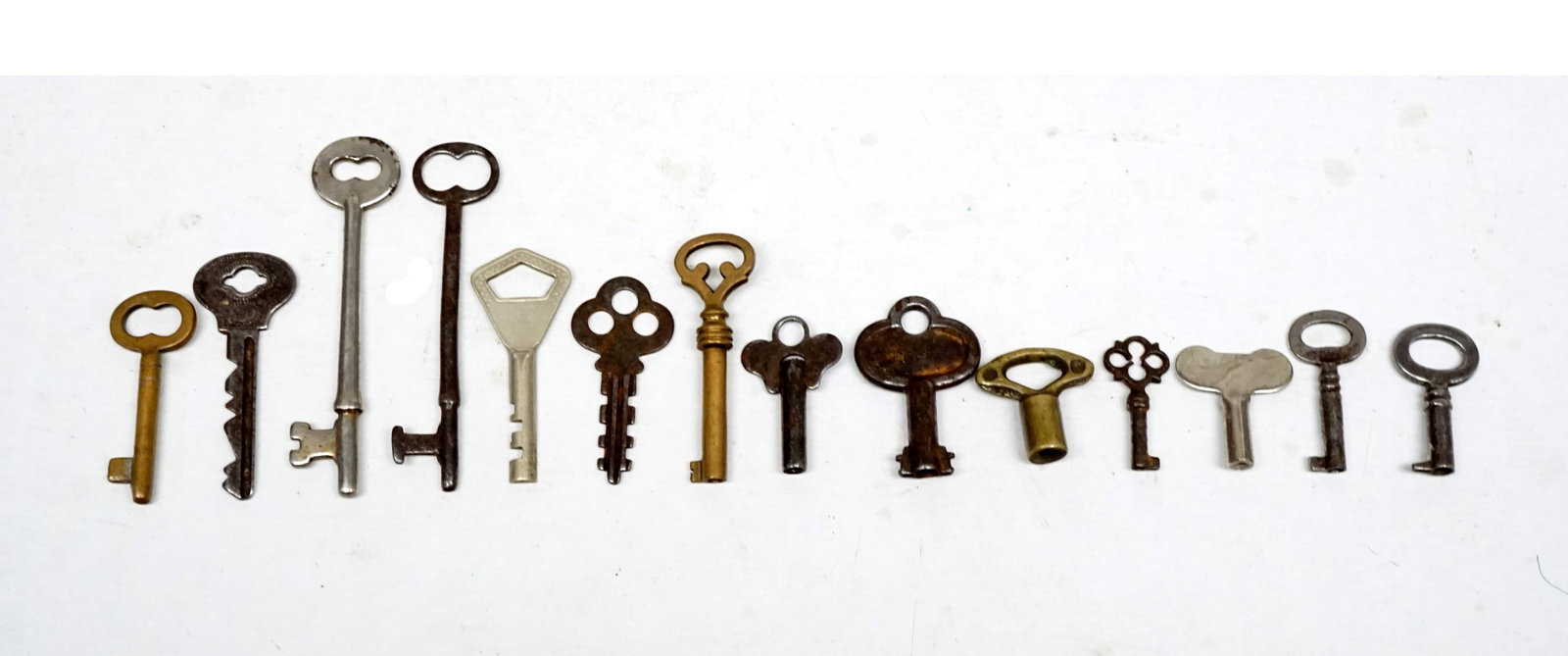 set of antique keys - 4