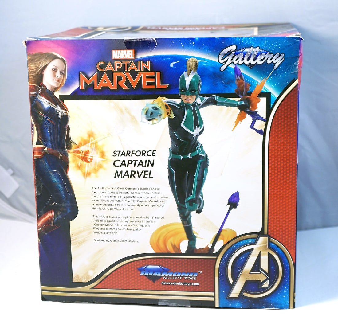 Marval - Captain Marvel Figurine - 3