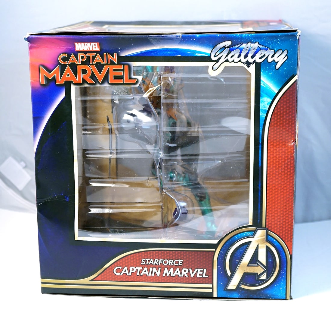 Marval - Captain Marvel Figurine - 4