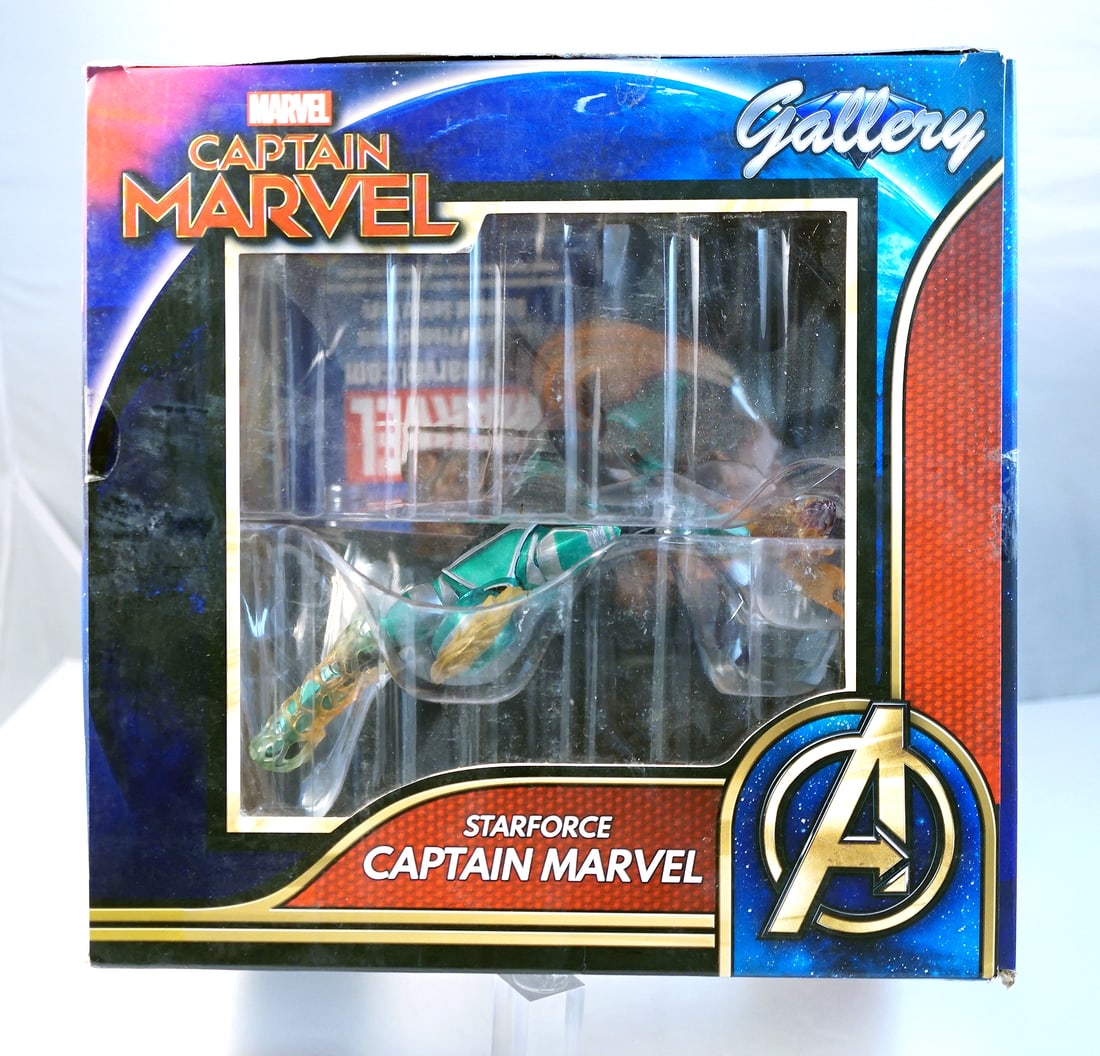 Marval - Captain Marvel Figurine - 5