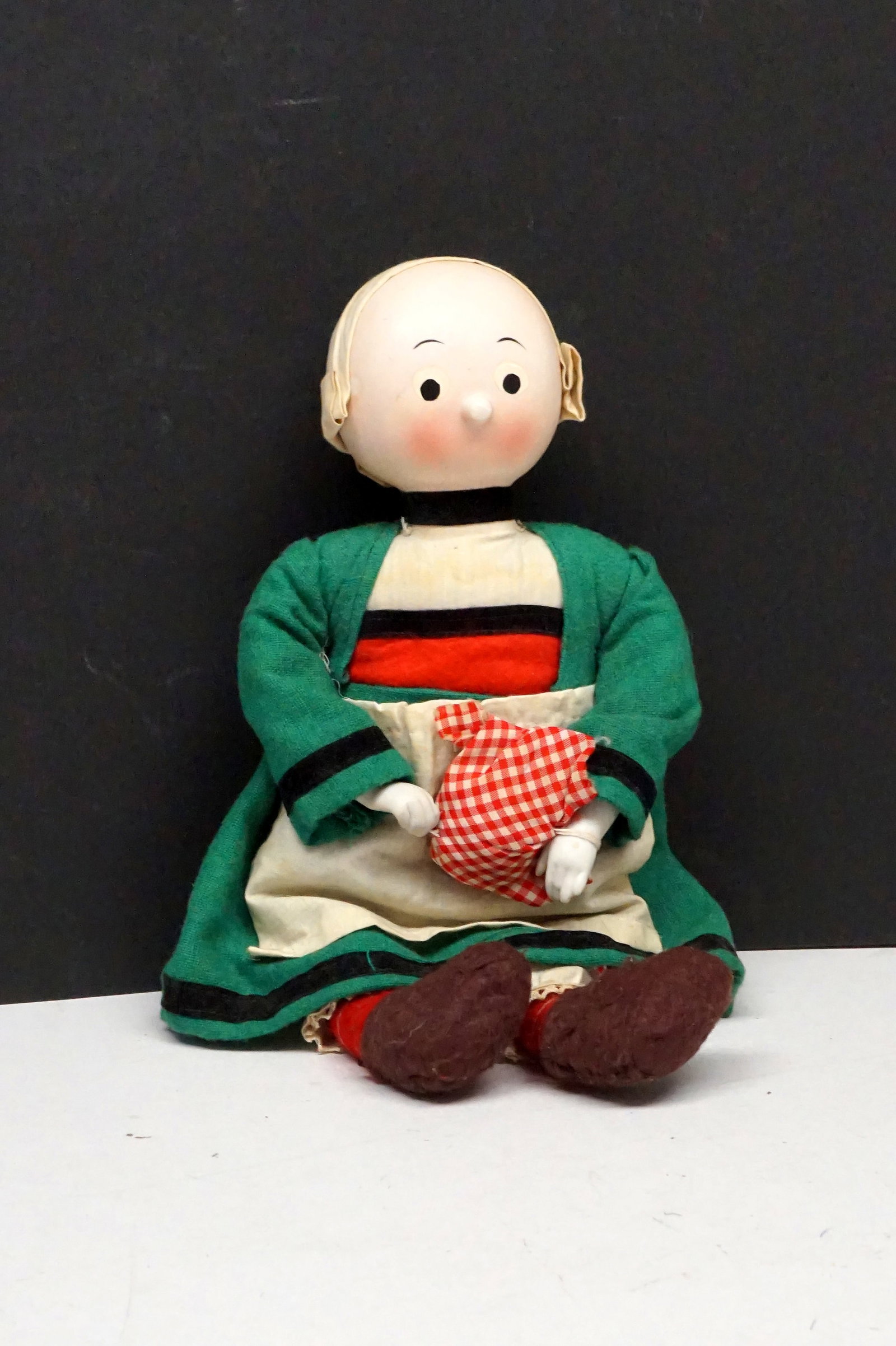 Vintage Becassine doll: Poupée vintage Becassine Robe en tissu, bras et tête en porcelaine. Dimension: 16" 40.6 cm ------------- Vintage Becassine doll with fabric dress, Arms and head made of porcelain.