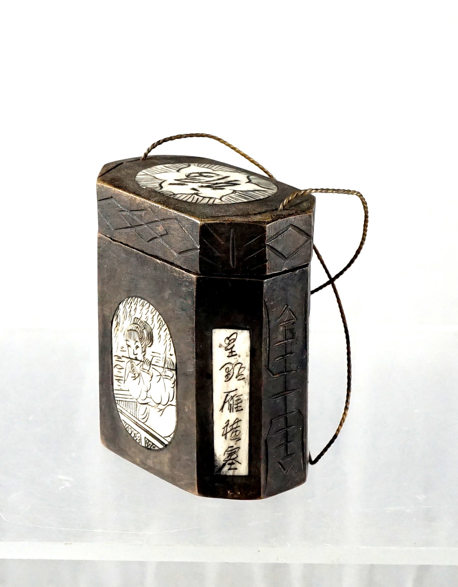 Vintage Hand Carved Chinese Wood Snuff Box - 2