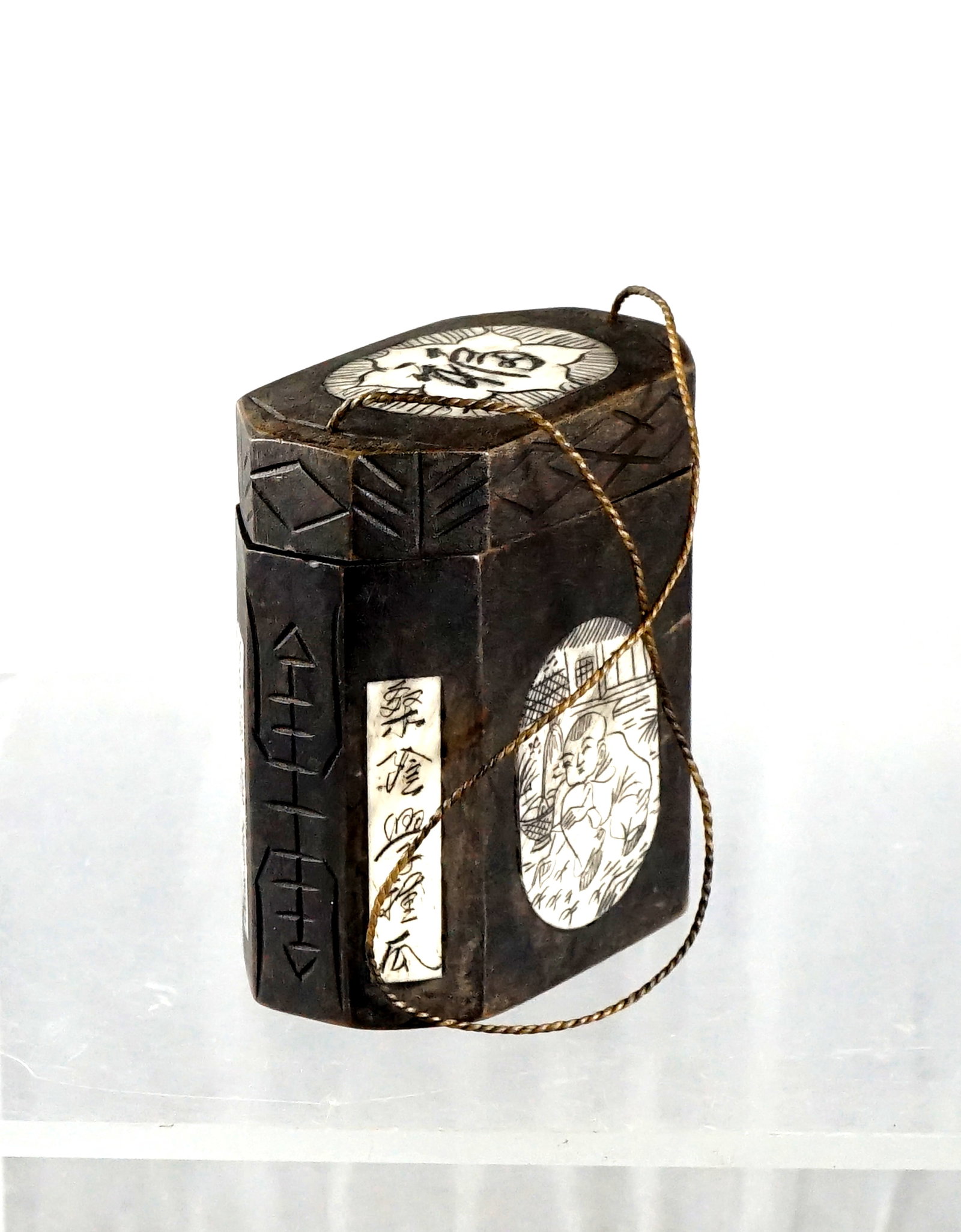 Vintage Hand Carved Chinese Wood Snuff Box - 3