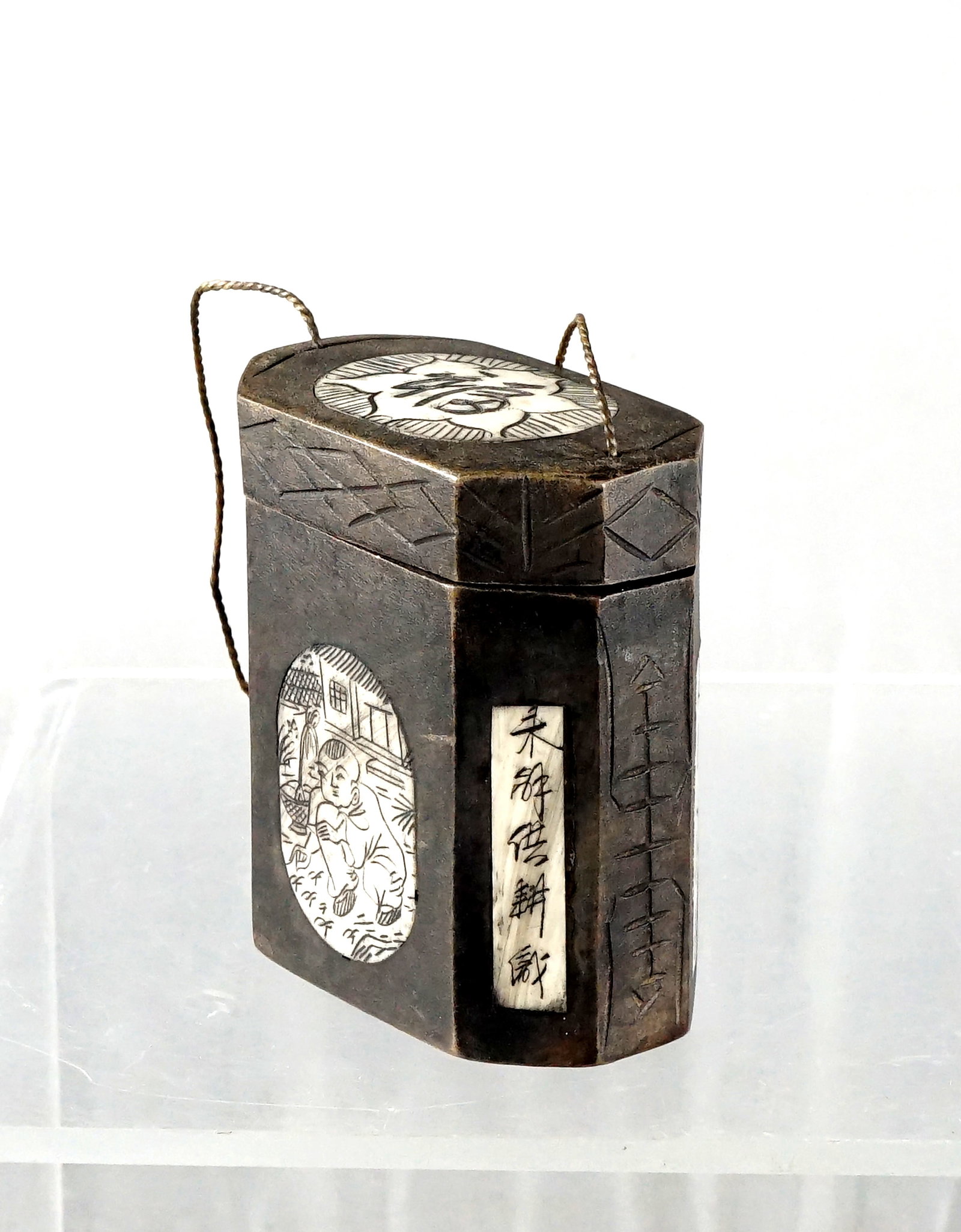 Vintage Hand Carved Chinese Wood Snuff Box - 5