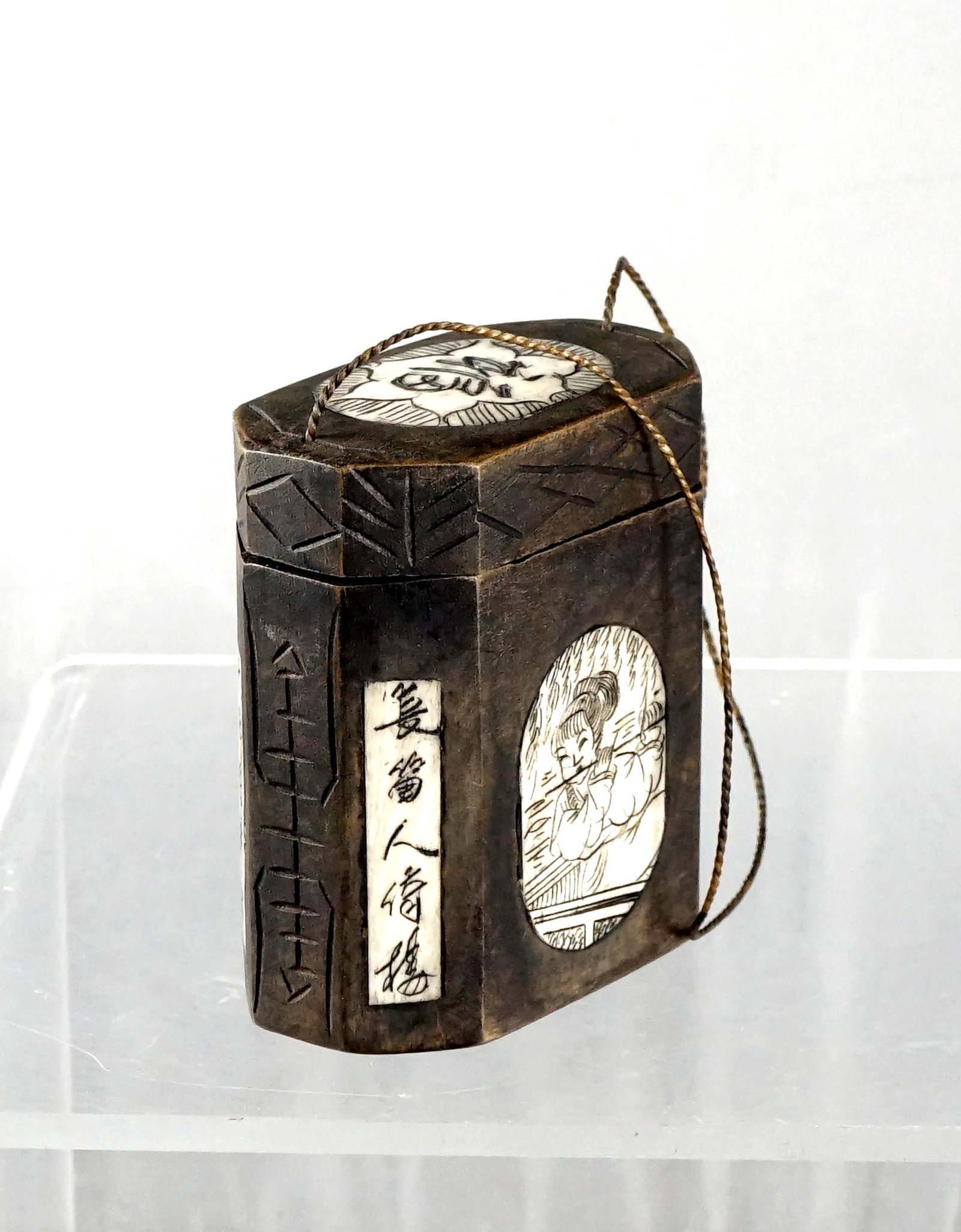 Vintage Hand Carved Chinese Wood Snuff Box - 6