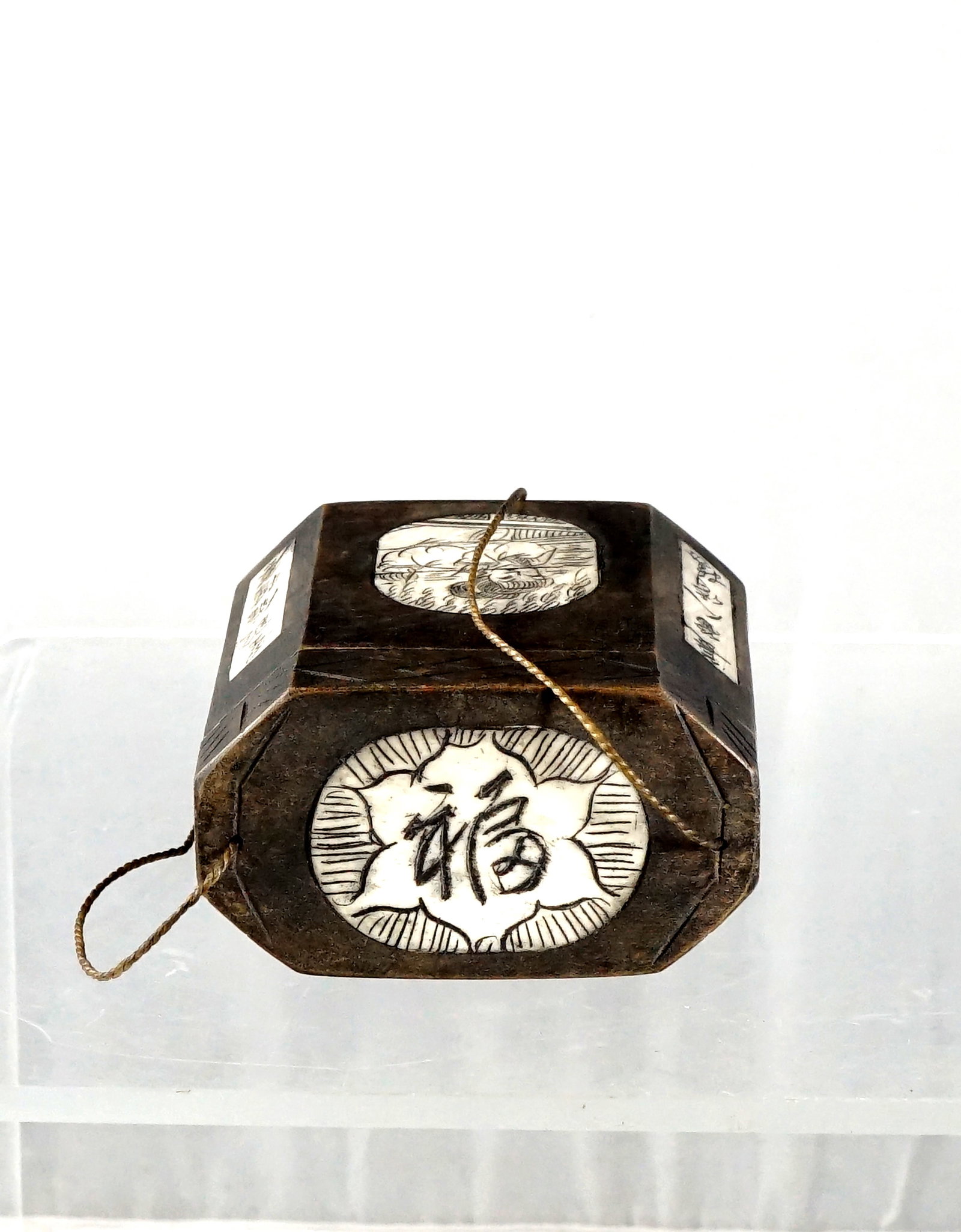 Vintage Hand Carved Chinese Wood Snuff Box - 7
