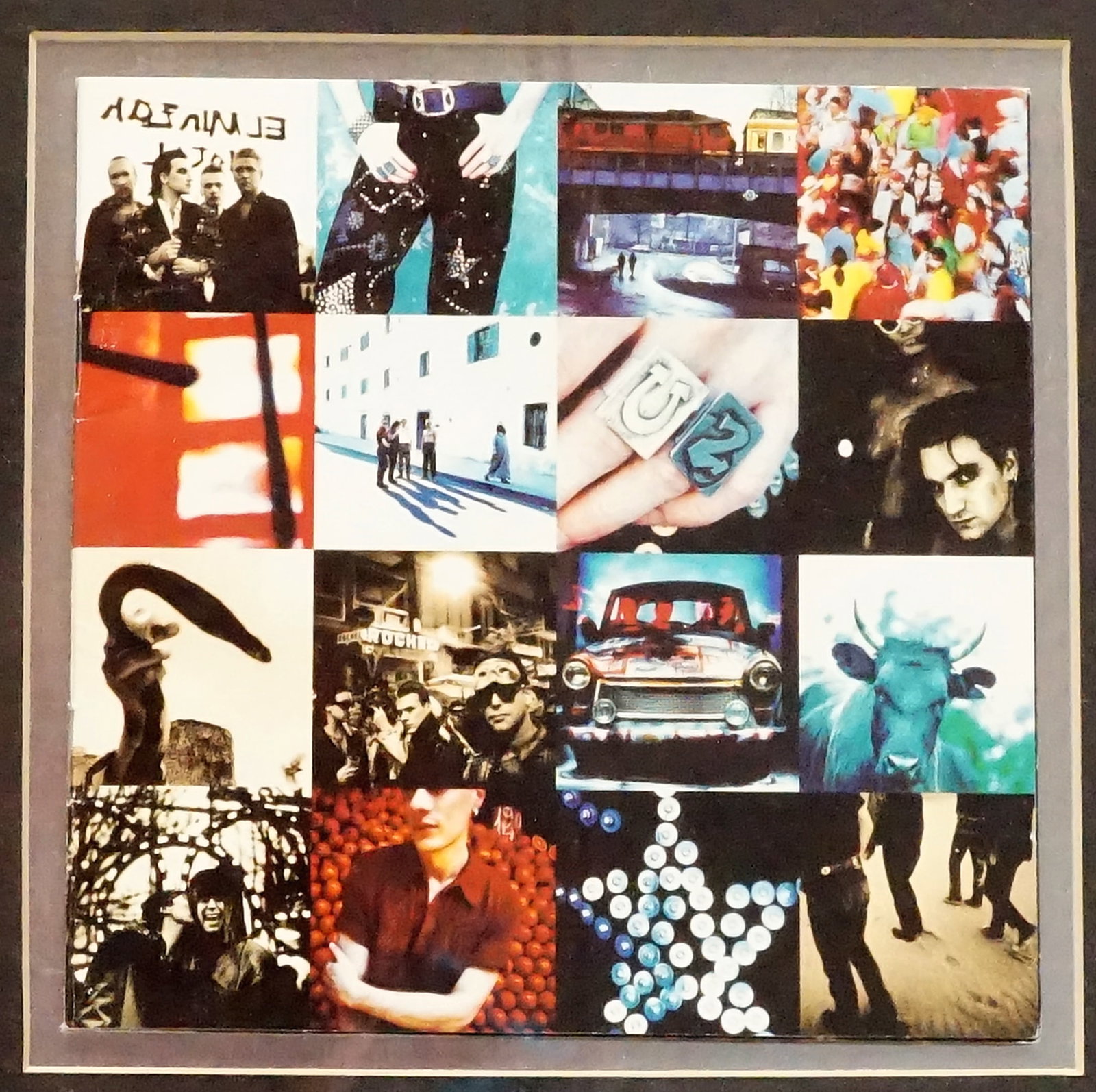 U-2 - Frame and photo autographed by Bono - 3