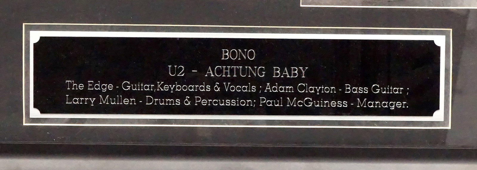 U-2 - Frame and photo autographed by Bono - 5