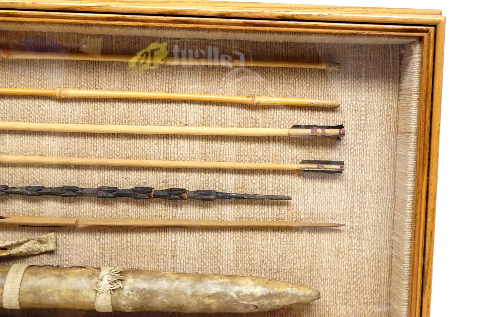 Africa Carquard and 6 framed arrows - 3