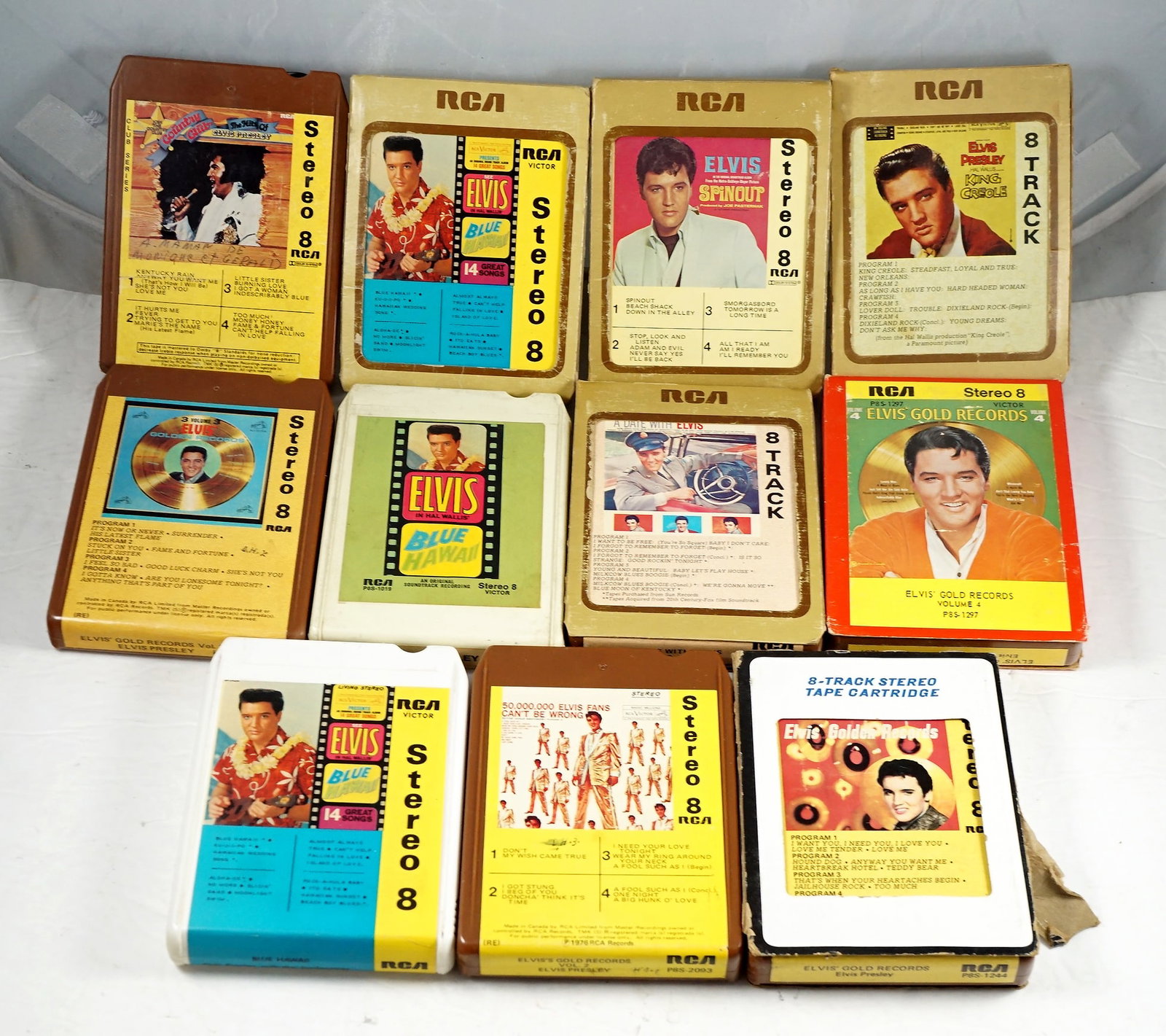 Elvis Presley - Huge lot of 26 8-track cassettes - 2