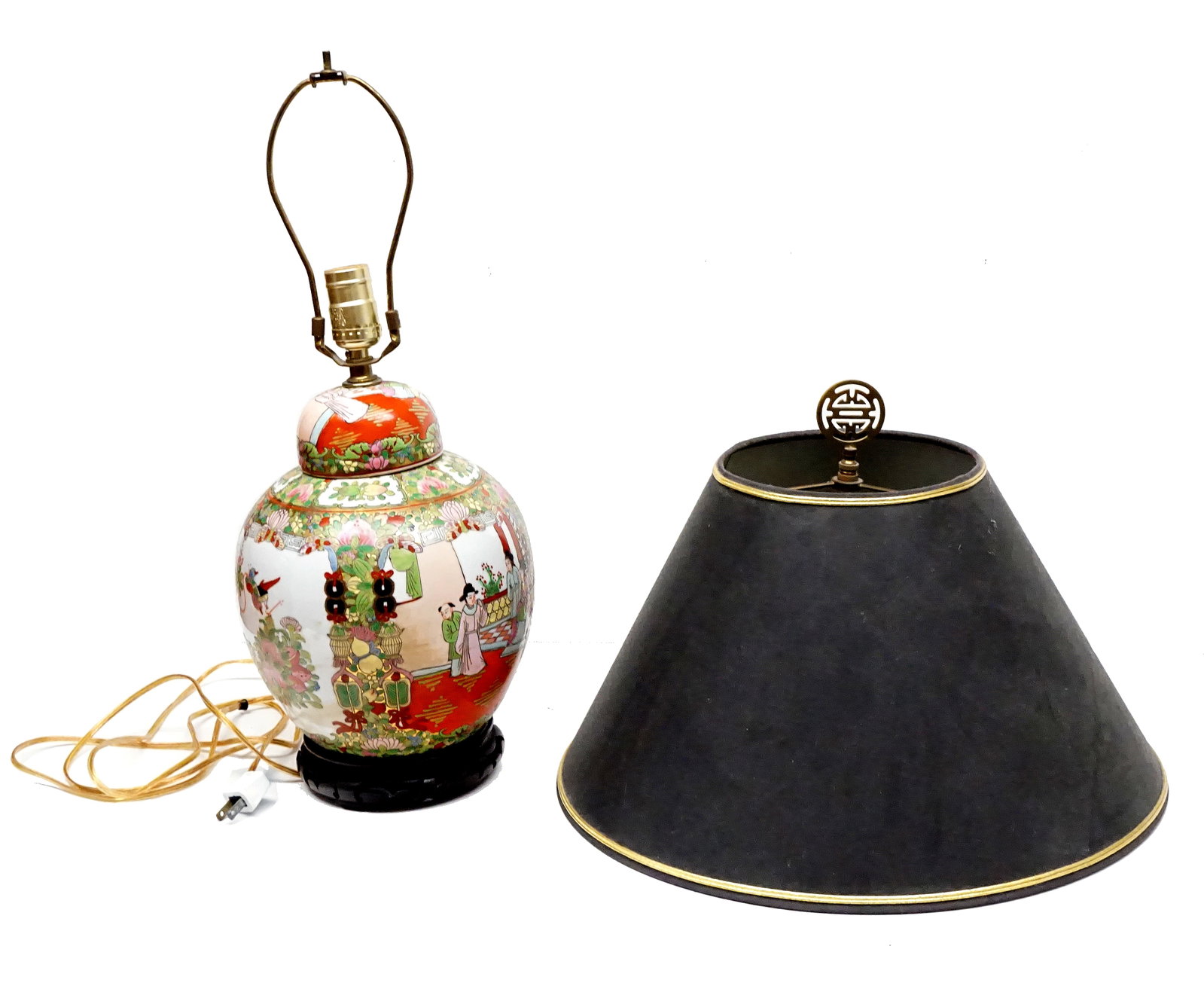 Lamp from an antique Chinese hand-painted porcelain pot. - 2