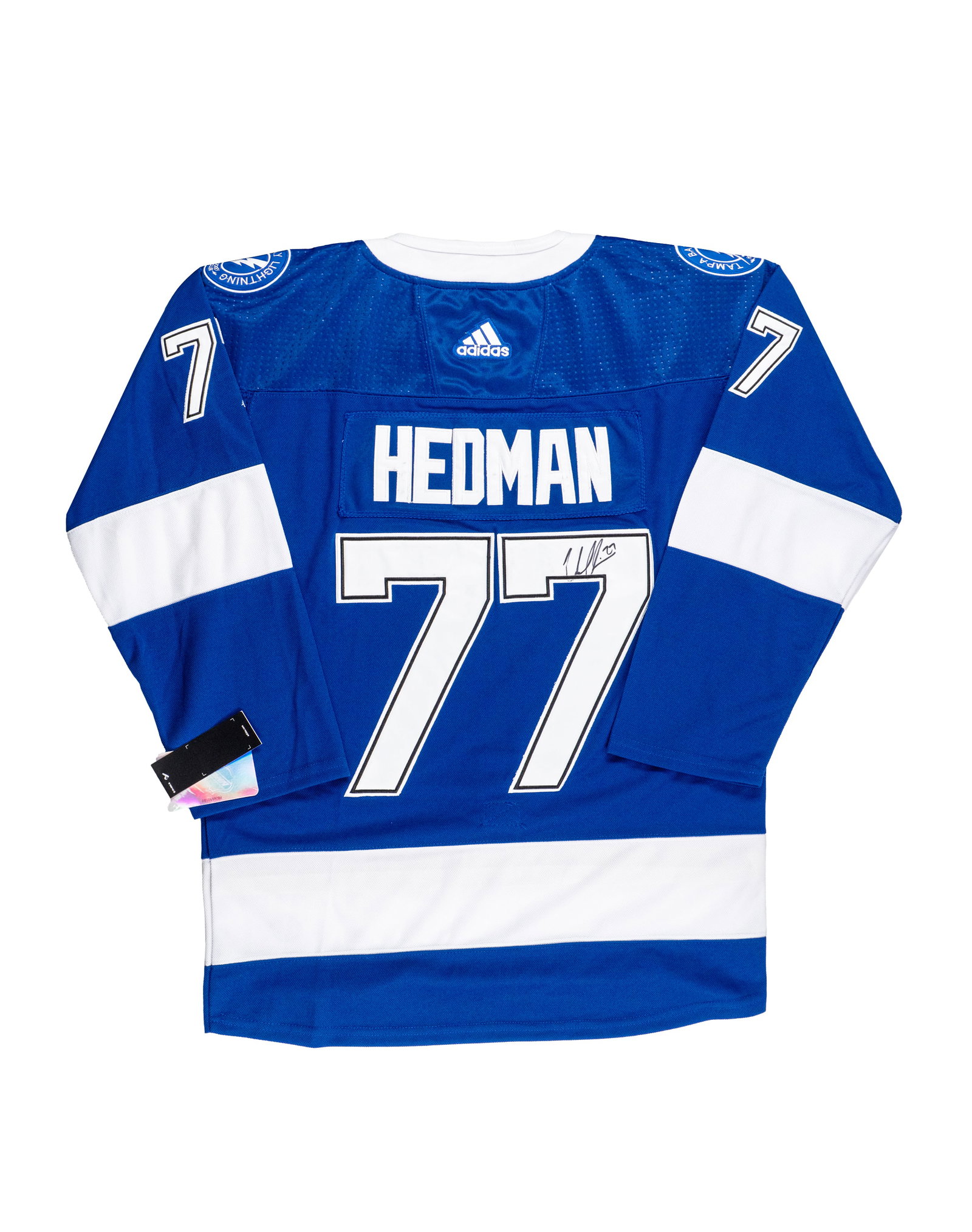 Victor Hedman Signed Jersey, Tampa Bay Lightning NHL - XXe siècle: États-Unis \ USA Maillot dédicacé Victor Hedman, Tampa Bay Lightning LNH (XXe siècle) Chandail Adidas NHL official Taille USA 52, signé à la main par Victor Hedman.