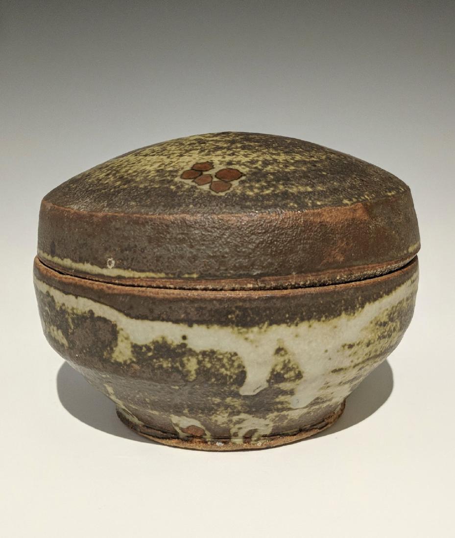 Warren MacKenzie - Covered bowl: Lot 127 Warren MacKenzie - Covered bowl American (1924-2018) Covered bowl stoneware matte glaze with tenmuko detail on lid MacKenzie stamp on foot 3 3/4 x 4 3/4 inches Provenance: from the Collection
