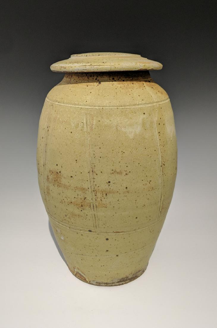 Warren MacKenzie - Tall vase with lid: Lot 136 Warren MacKenzie - Tall vase with lid American (1924-2018) Tall vase with lid stoneware matte yellow glaze 11 1/4 x 5 1/2 inches Provenance: from the Collection of Arthur & Lillian Weiss, Lit
