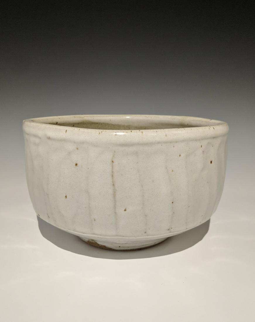 Warren MacKenzie - Fluted dish: Lot 140 Warren MacKenzie - Fluted dish American (1924-2018) Fluted dish stoneware with white glaze MacKenzie stamp on foot 5 x 8 inches Provenance: from the Collection of Arthur & Lillian Weiss, Litt