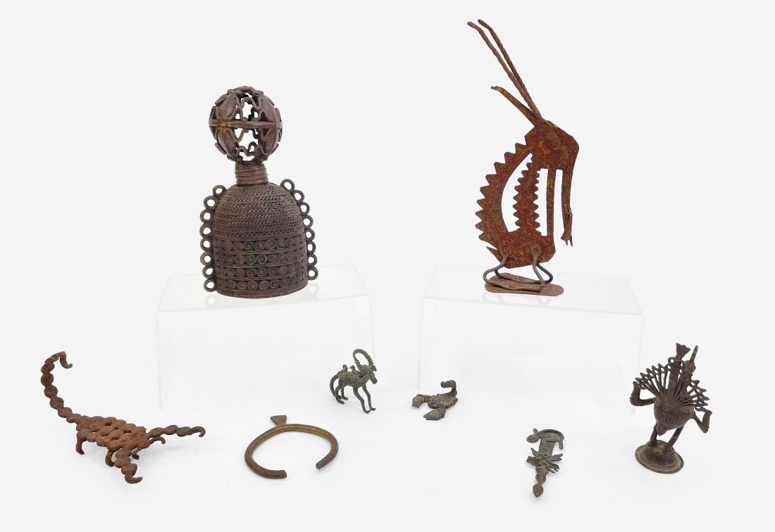Group of 8 African small sculptures (1 of 5)