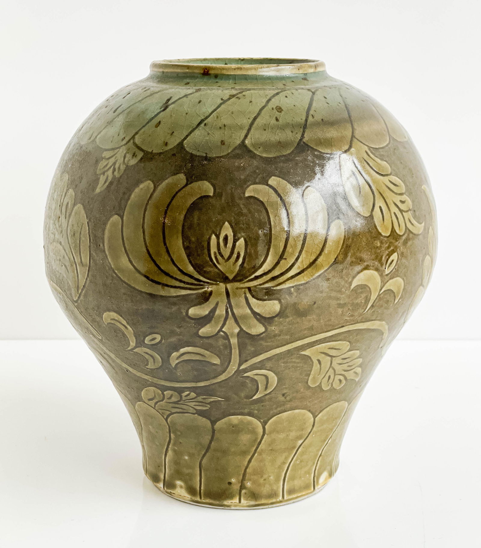 Chinese Stoneware Jar with Song Style Decoration (1 of 6)