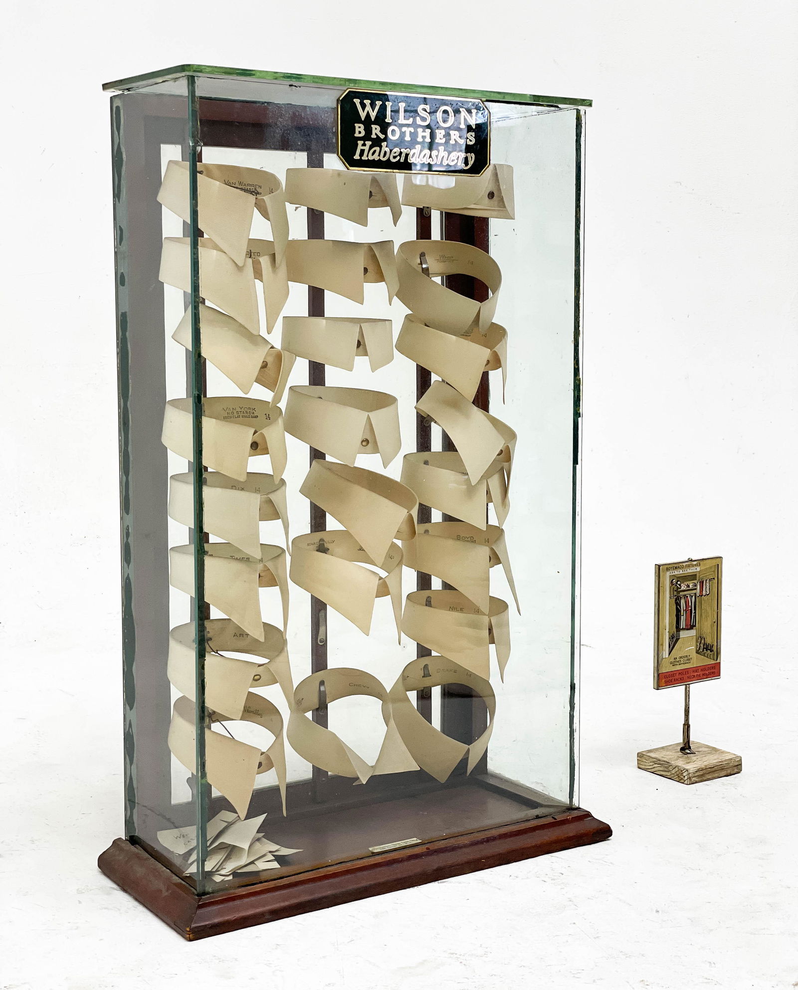 Wilson Brothers Haberdashery Shirt Collar Display (1 of 8)