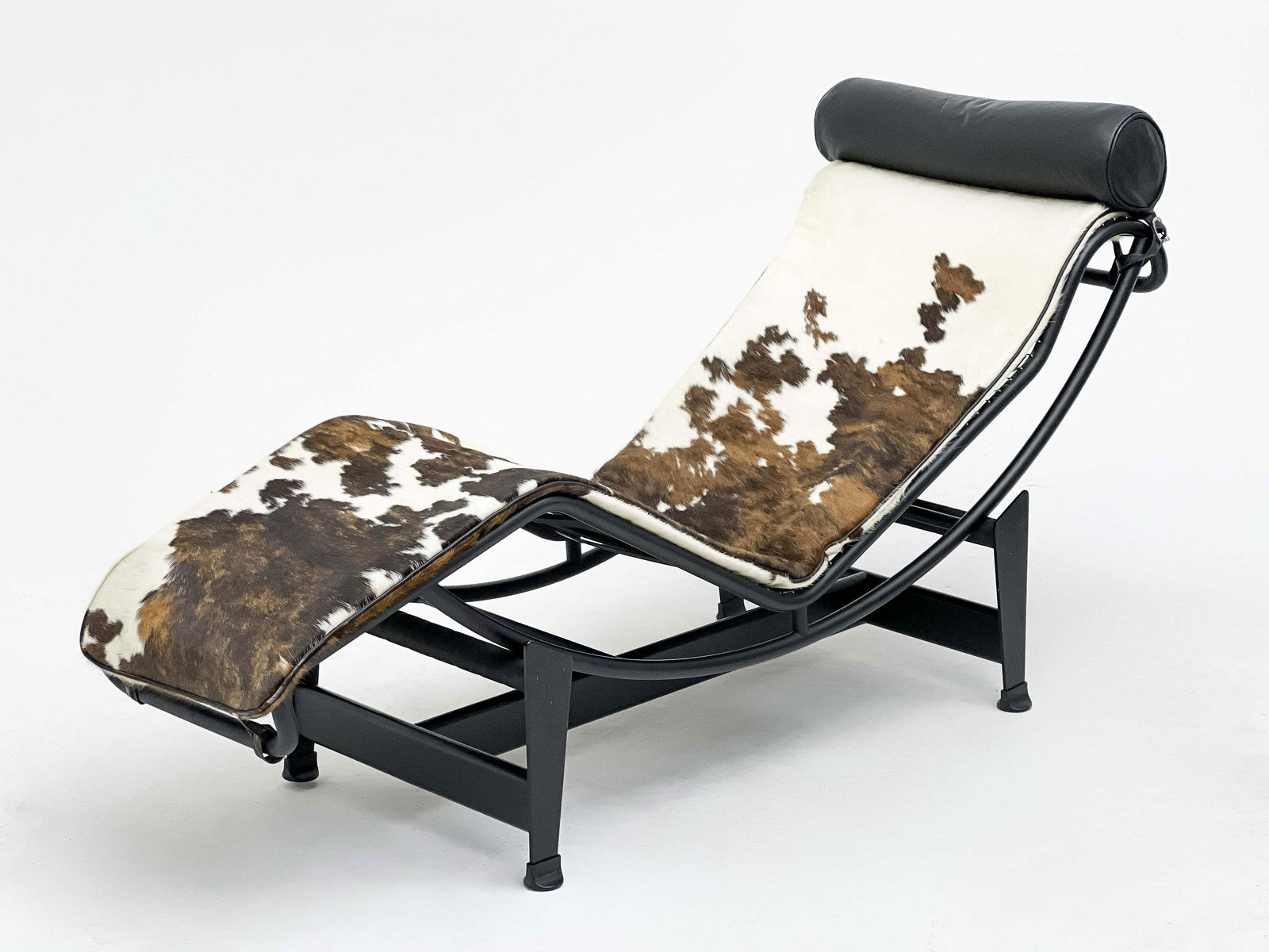 Le Corbusier for Cassina LC4 Chaise (1 of 8)