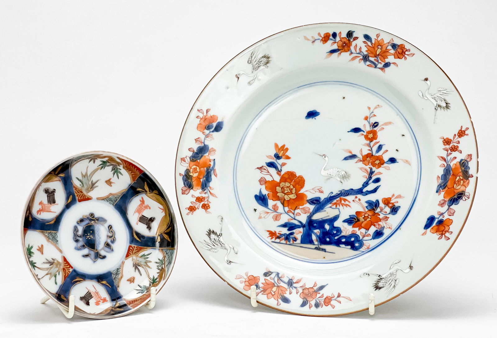 Chinese Imari export porcelain dish and a Japanese Imari dish (1 of 5)