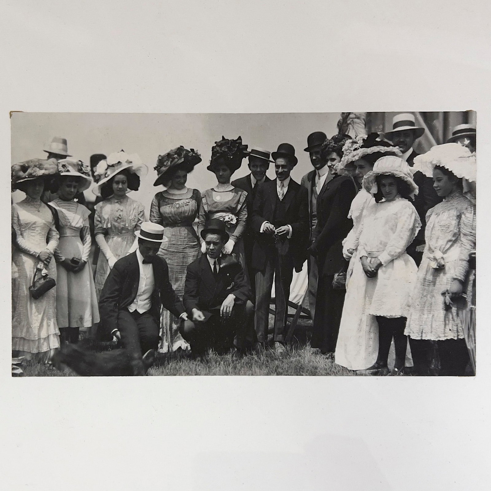 Agustín Casasola - Hippodrome Racetrack: Lot 128 Agustín Casasola Mexican (1874-1938) Hippodrome Racetrack (c.1910) gelatin silver print credit stamp verso 5 x 9 1/4 inches unframed Provenance: The Eugene and Dorothy Prakapas Estate