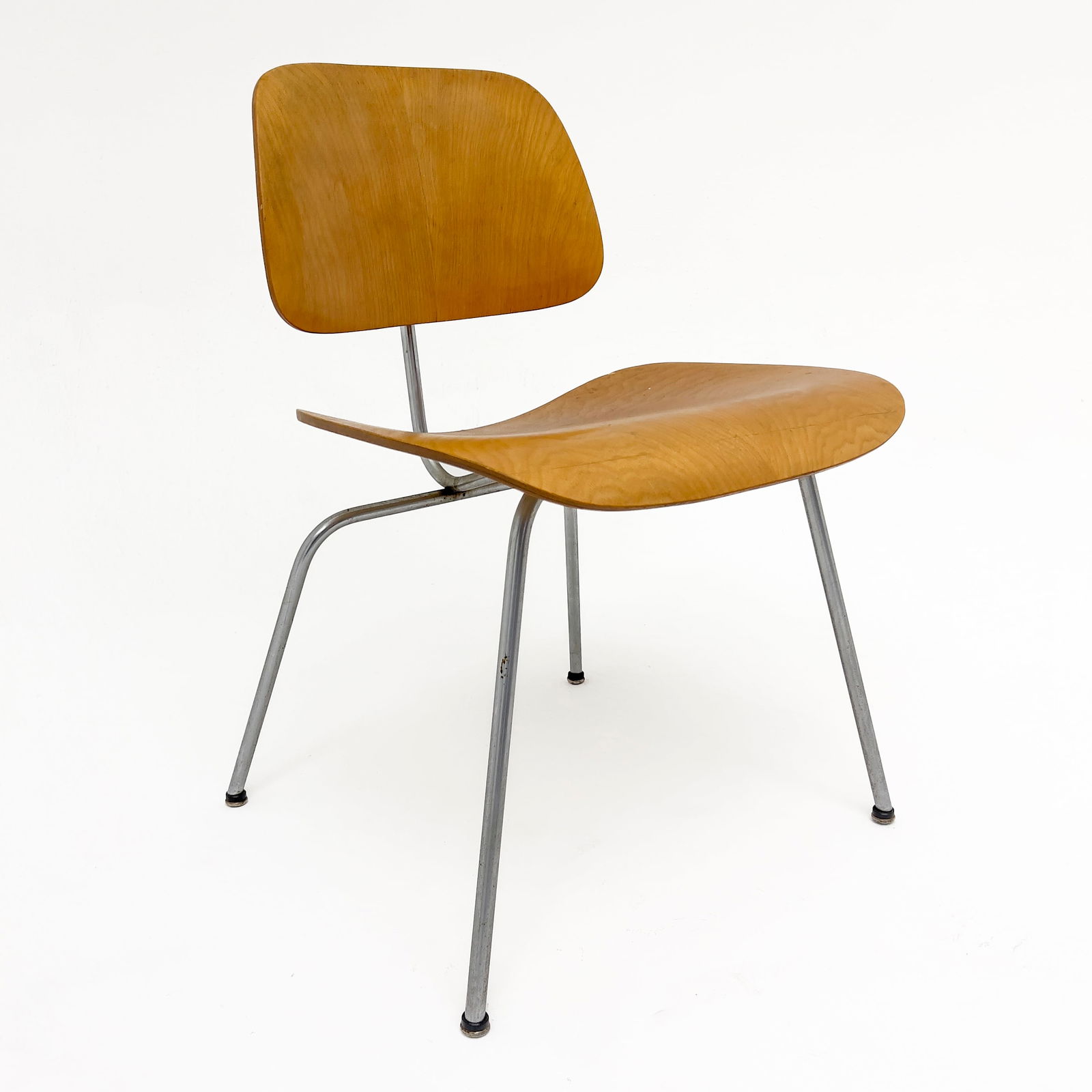 Charles and Ray Eames - DCM Dining Chair (Metal Base) (1 of 4)