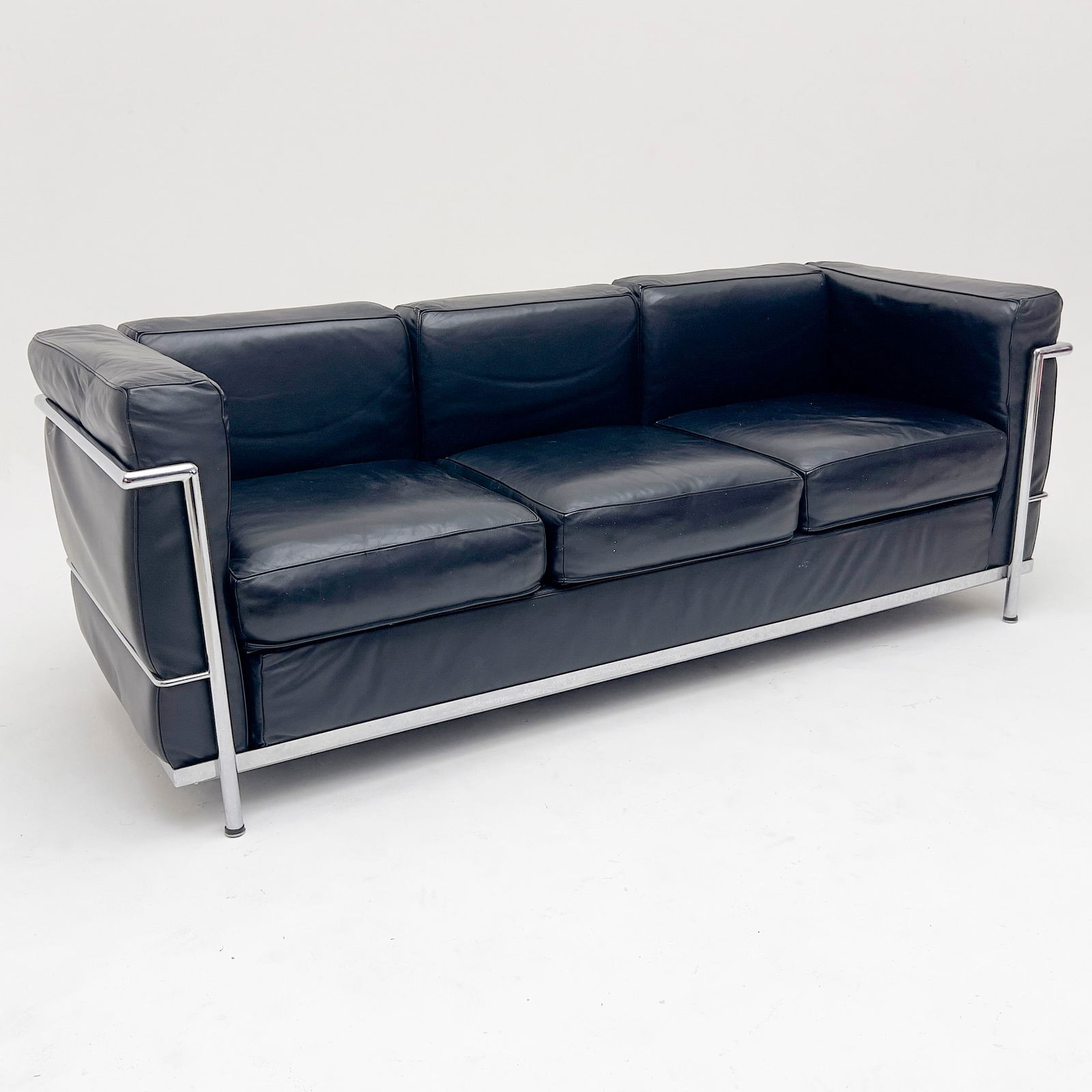 Le Corbusier (Charles-Édouard Jeanneret, Pierre Jeanneret, Charlotte Perriand) - LC3 Sofa (1 of 6)