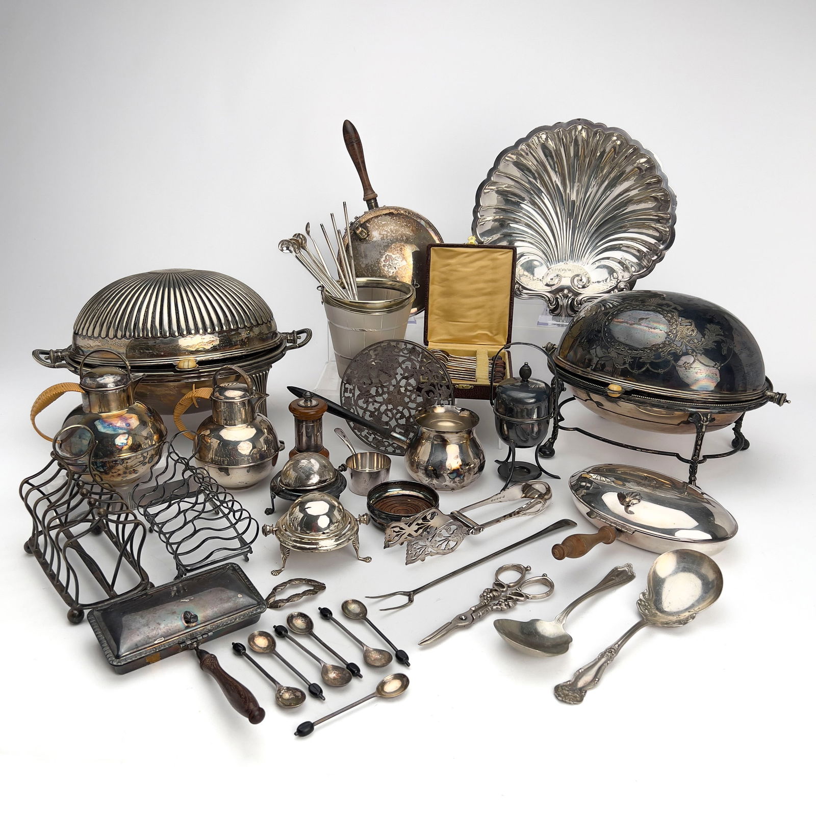 Large collection of Silverplate Tableware and Accessories: Lot 194 Large collection of Silverplate Tableware and Accessories 40+ pieces of silverplate items Provenance: From a Central Park West Estate