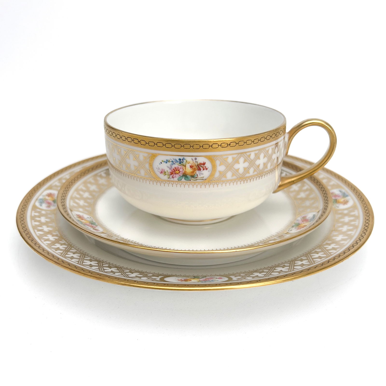 Villmont Maison Anvers Gilded Floral Partial China Service: Lot 211 Villmont Maison Anvers Gilded Floral Partial China Service 35 piece porcelain lot, comprising of twelve salad/luncheon plates (diameter: 7 1/2 inches), twelve saucers (diameter 5 1/2