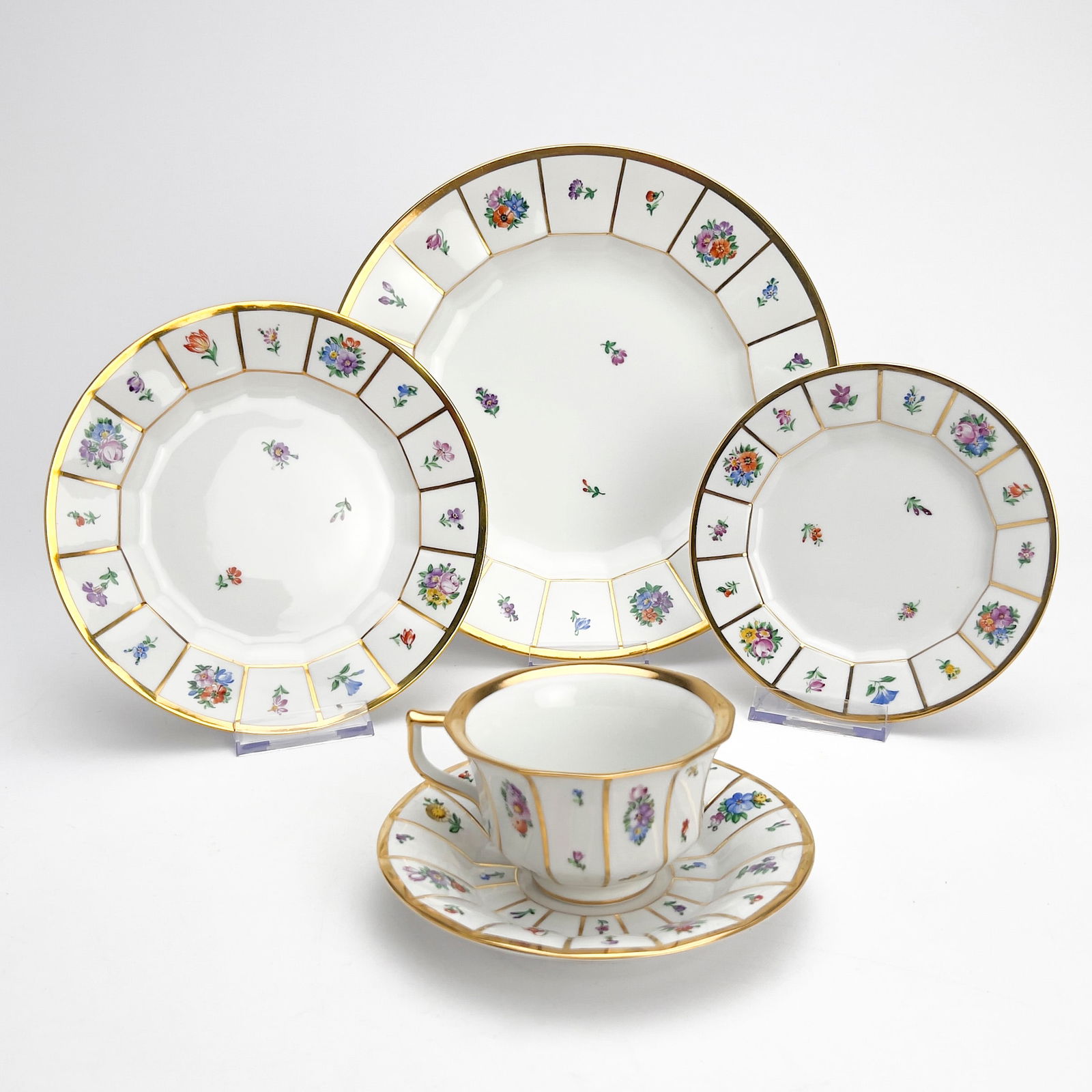 Royal Copenhagen - Henriette Dinner Service for 16+ (1 of 6)