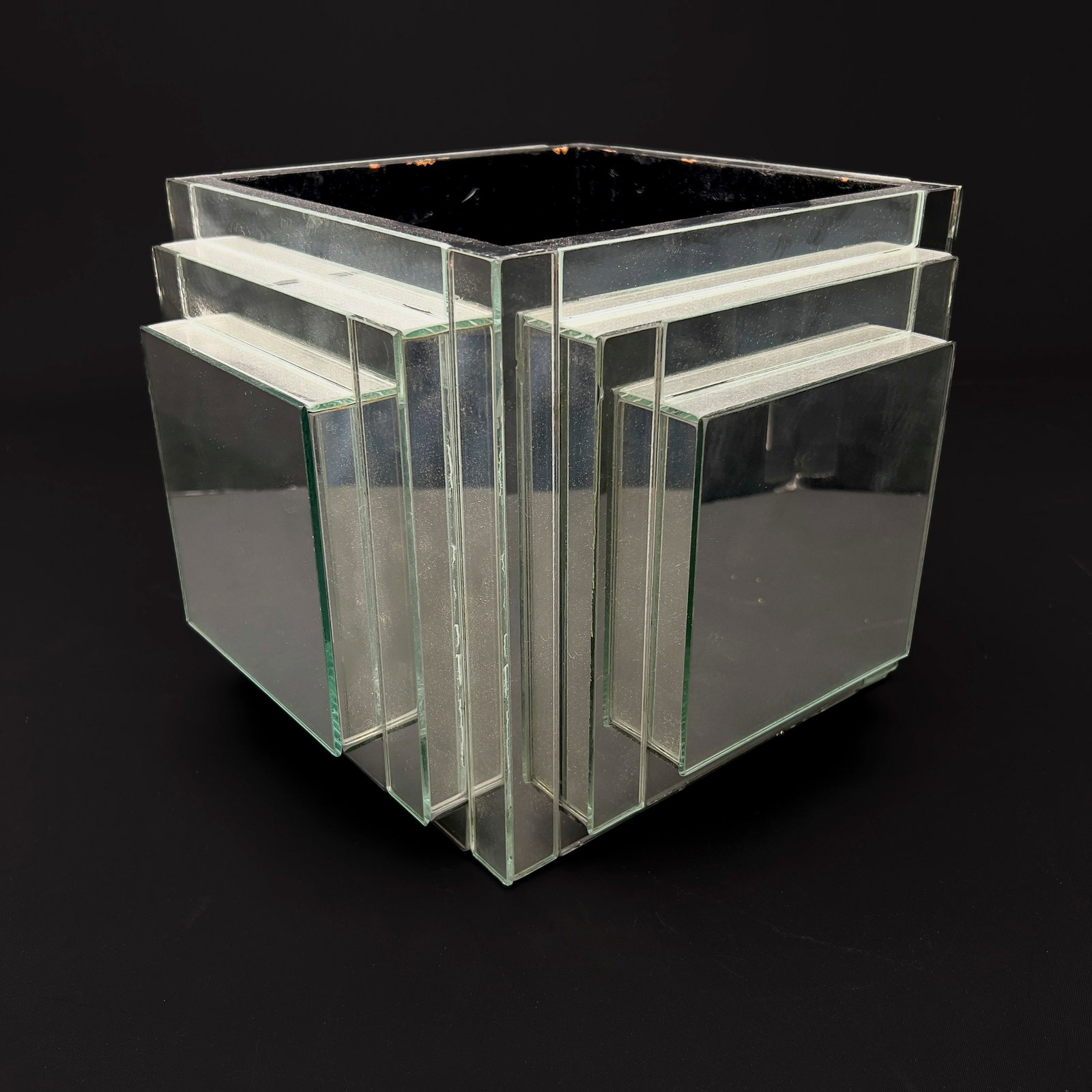 Modern Mirrored Glass Cachepot Jardinière: Lot 6 Modern Mirrored Glass Cachepot Jardinière (20th Century) Glass, Mirror, Wood 13 x 13 x 9 inches Description: An architectural, cube-form cachepot jardinière constructed upon an interna