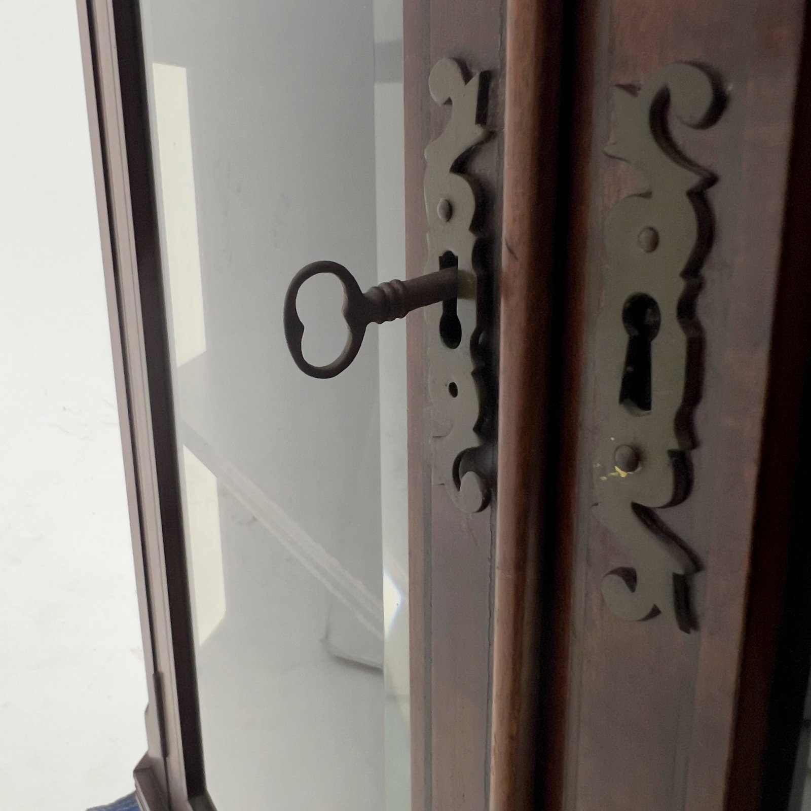 Victorian Carved Corner Cabinet - 4
