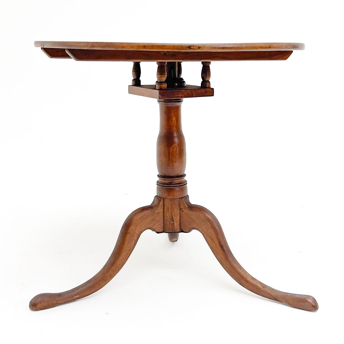 A Queen Anne Tilt-top Tea Table - 3